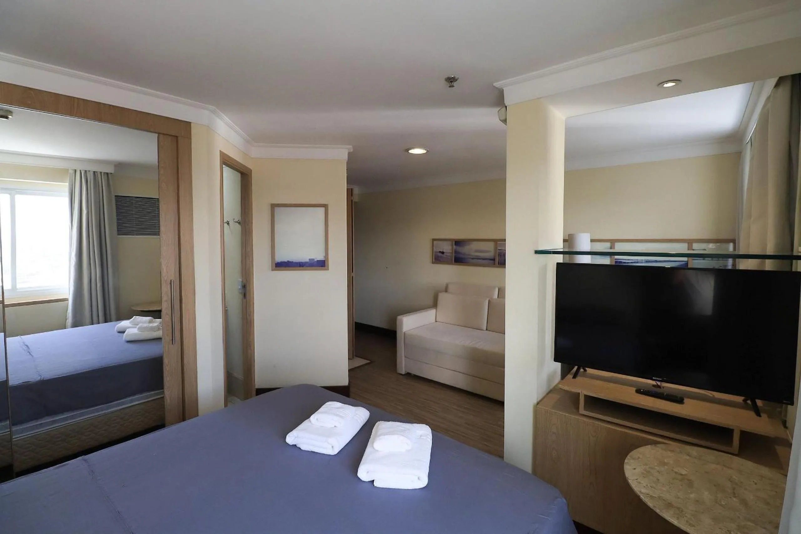 Bed in Elegant Flat Internacional Plaza-Garagem e Piscina