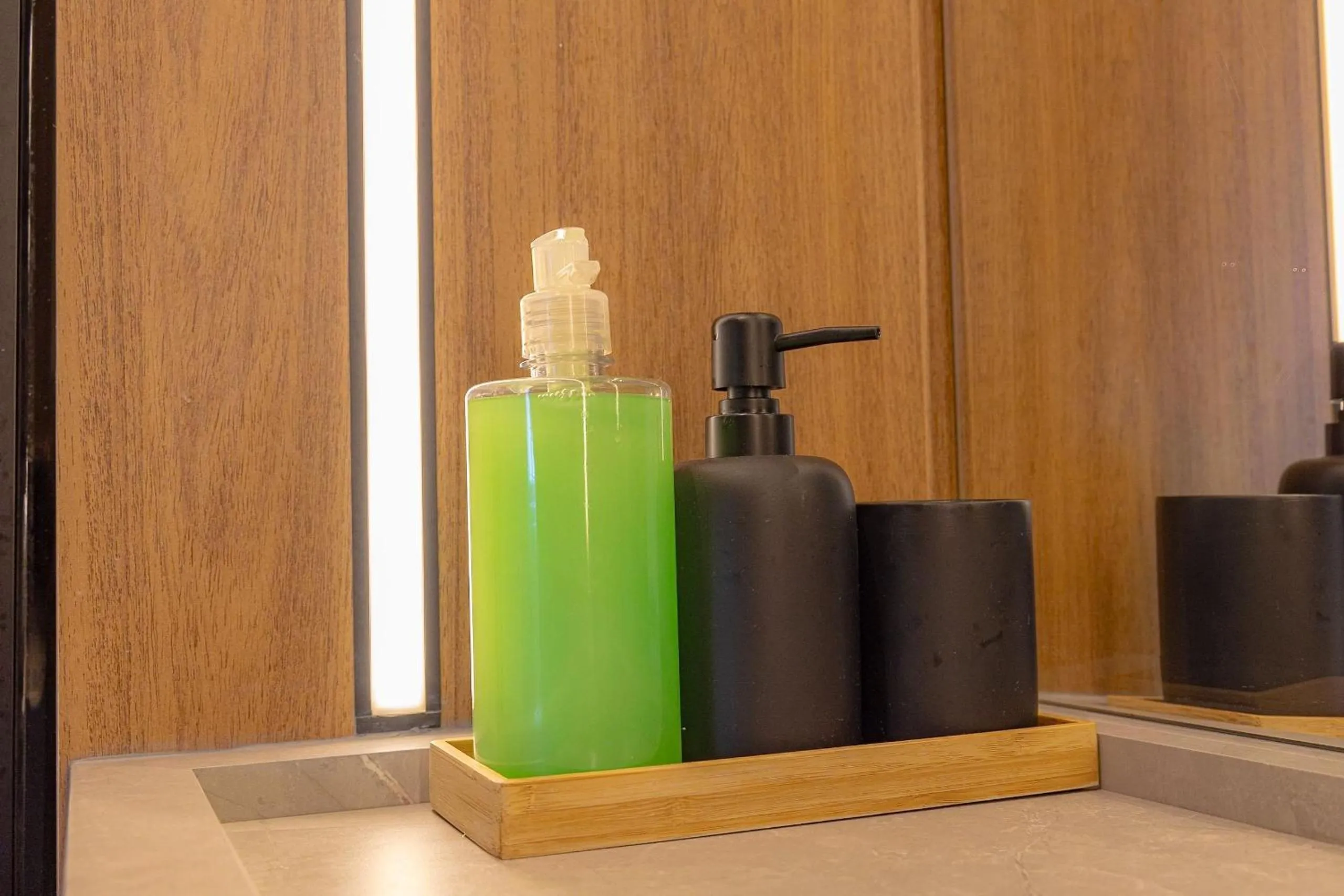 Bathroom in Elegant Flat Internacional Plaza-Garagem e Piscina