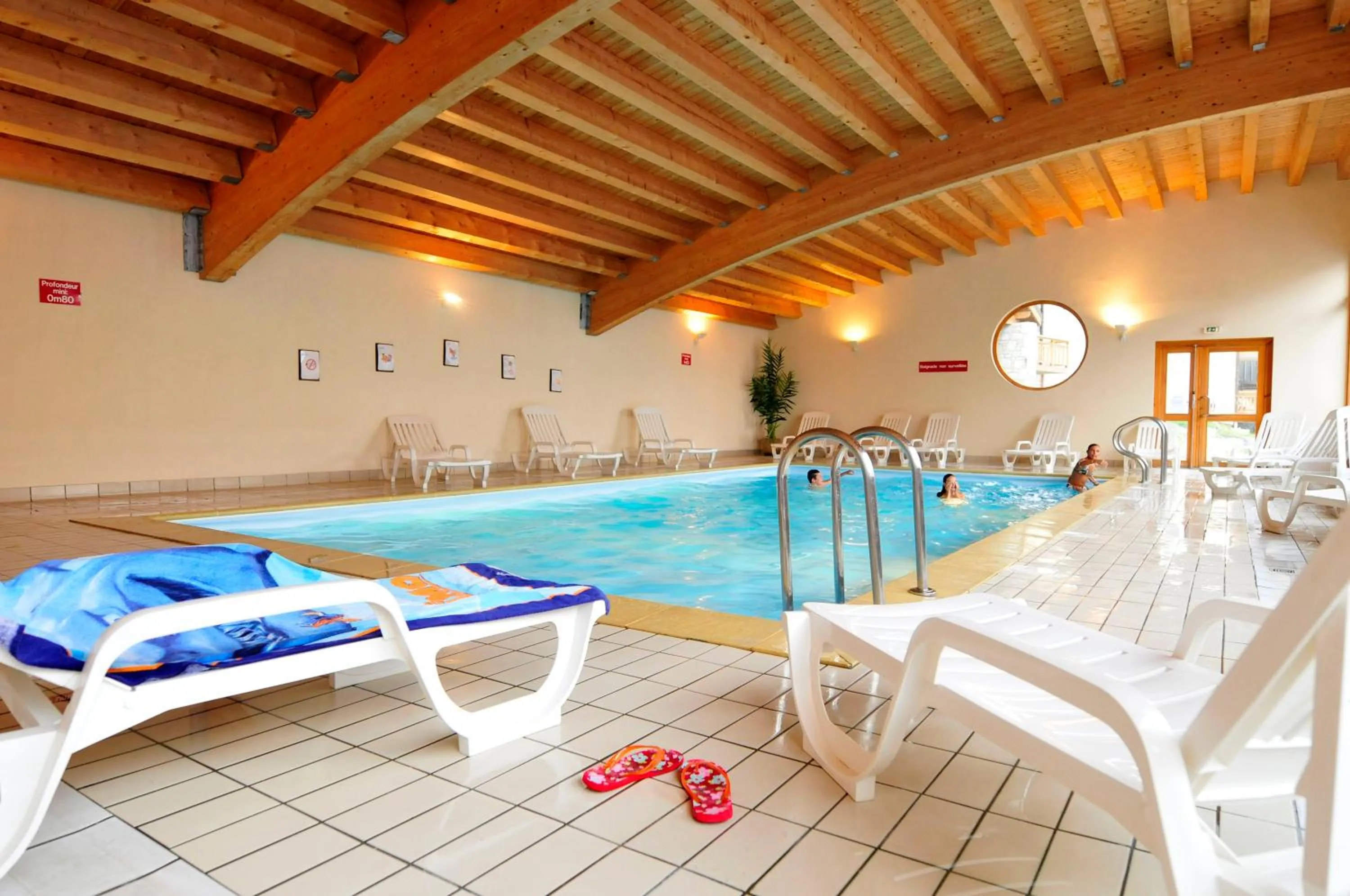 Swimming pool in Résidence Goélia Les 4 Vallées