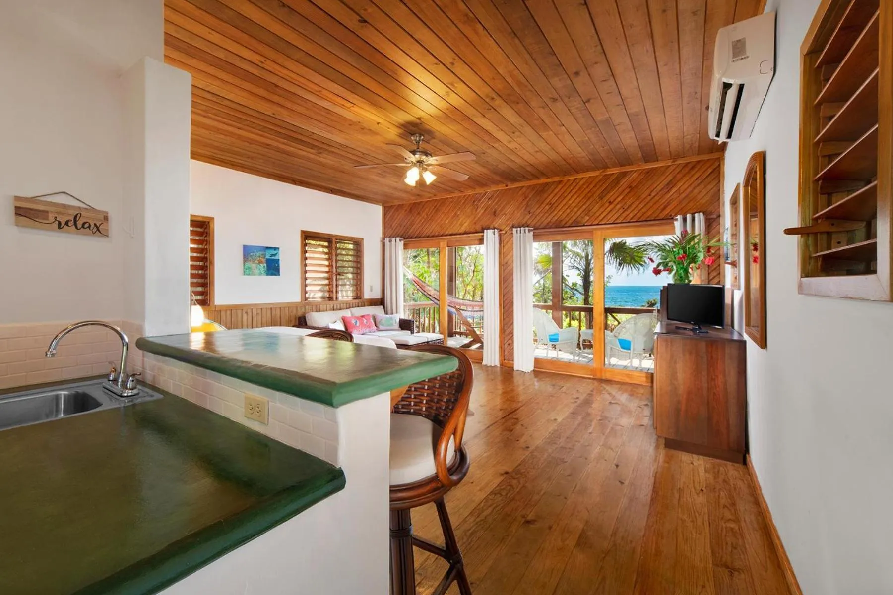 Kitchen or kitchenette in Cocolobo Resort