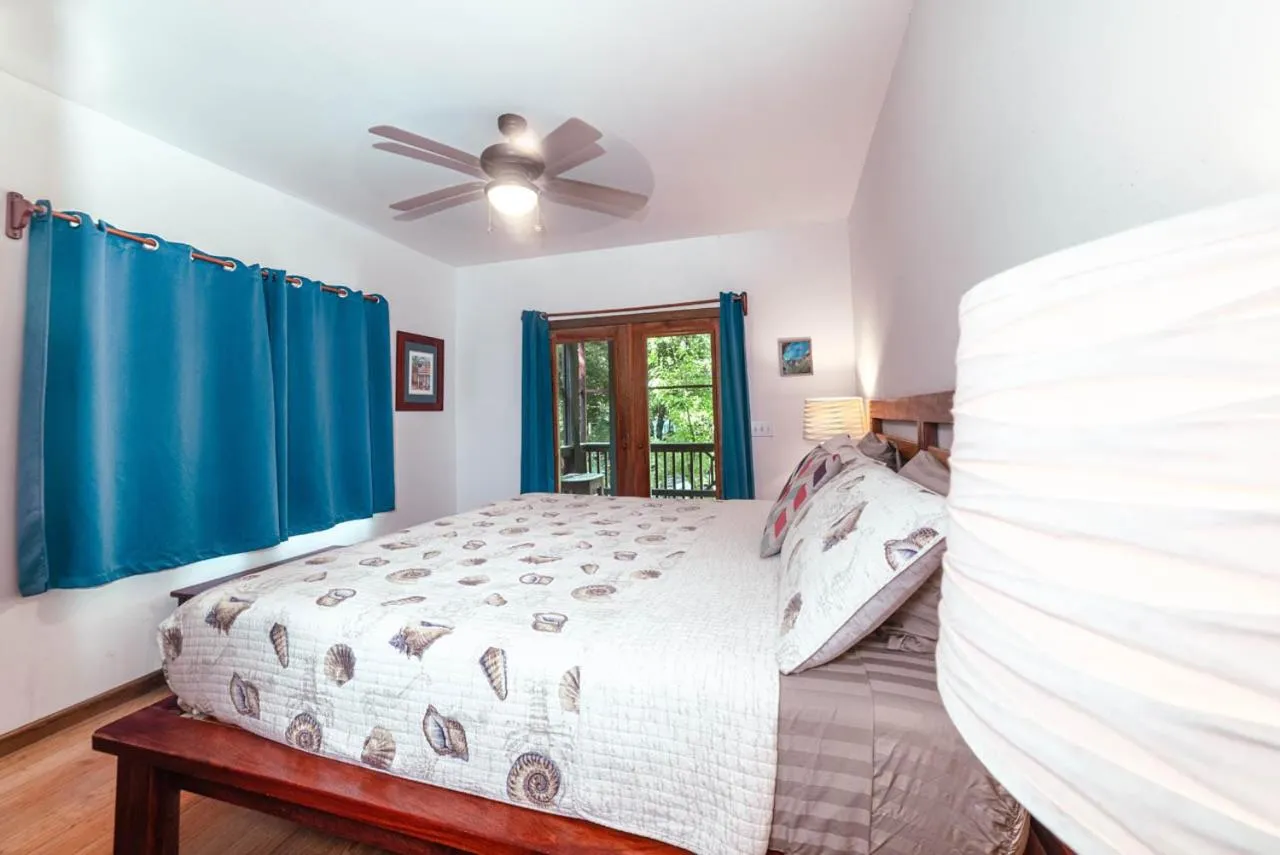 Bedroom, Bed in Cocolobo Resort