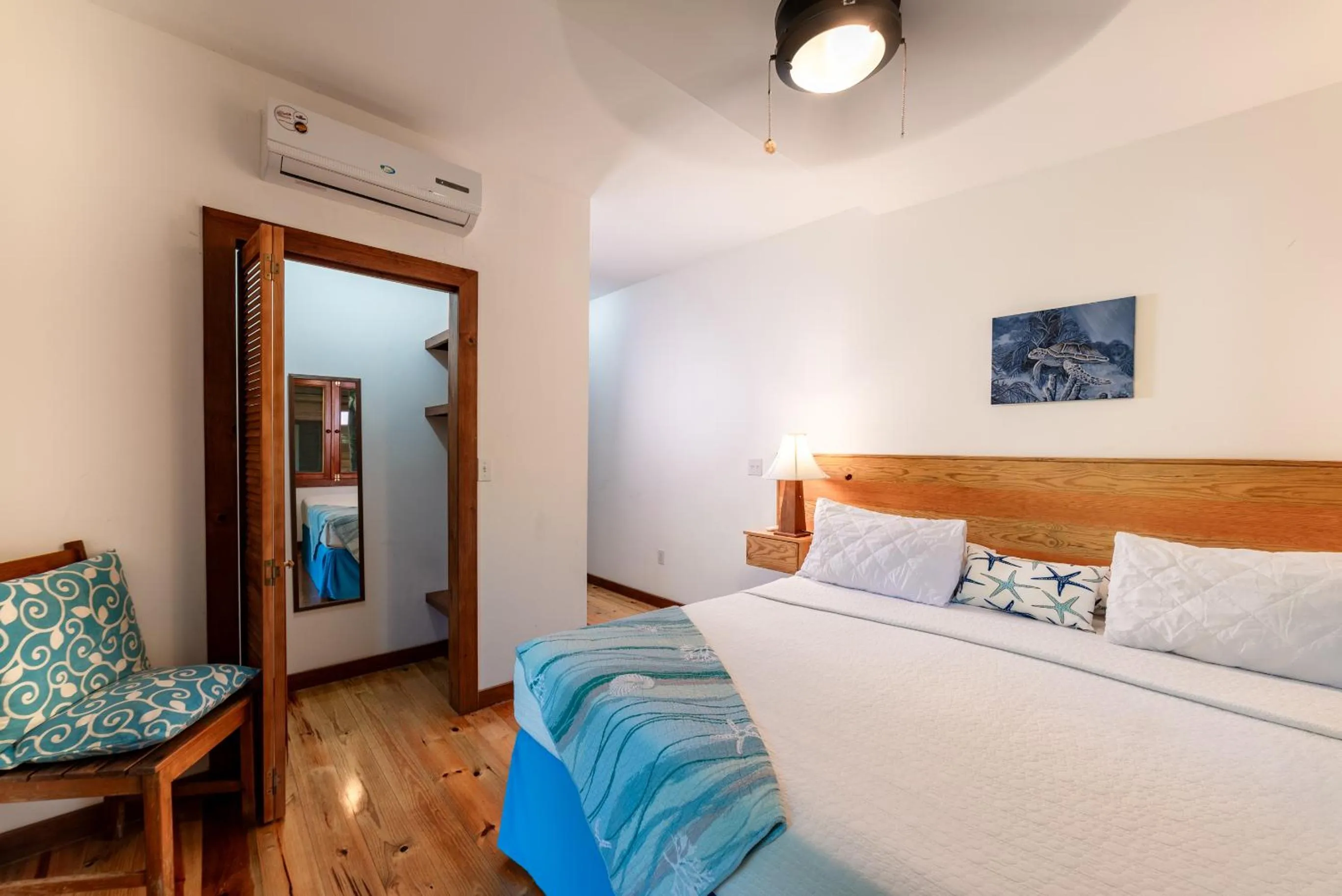 Bedroom, Bed in Cocolobo Resort