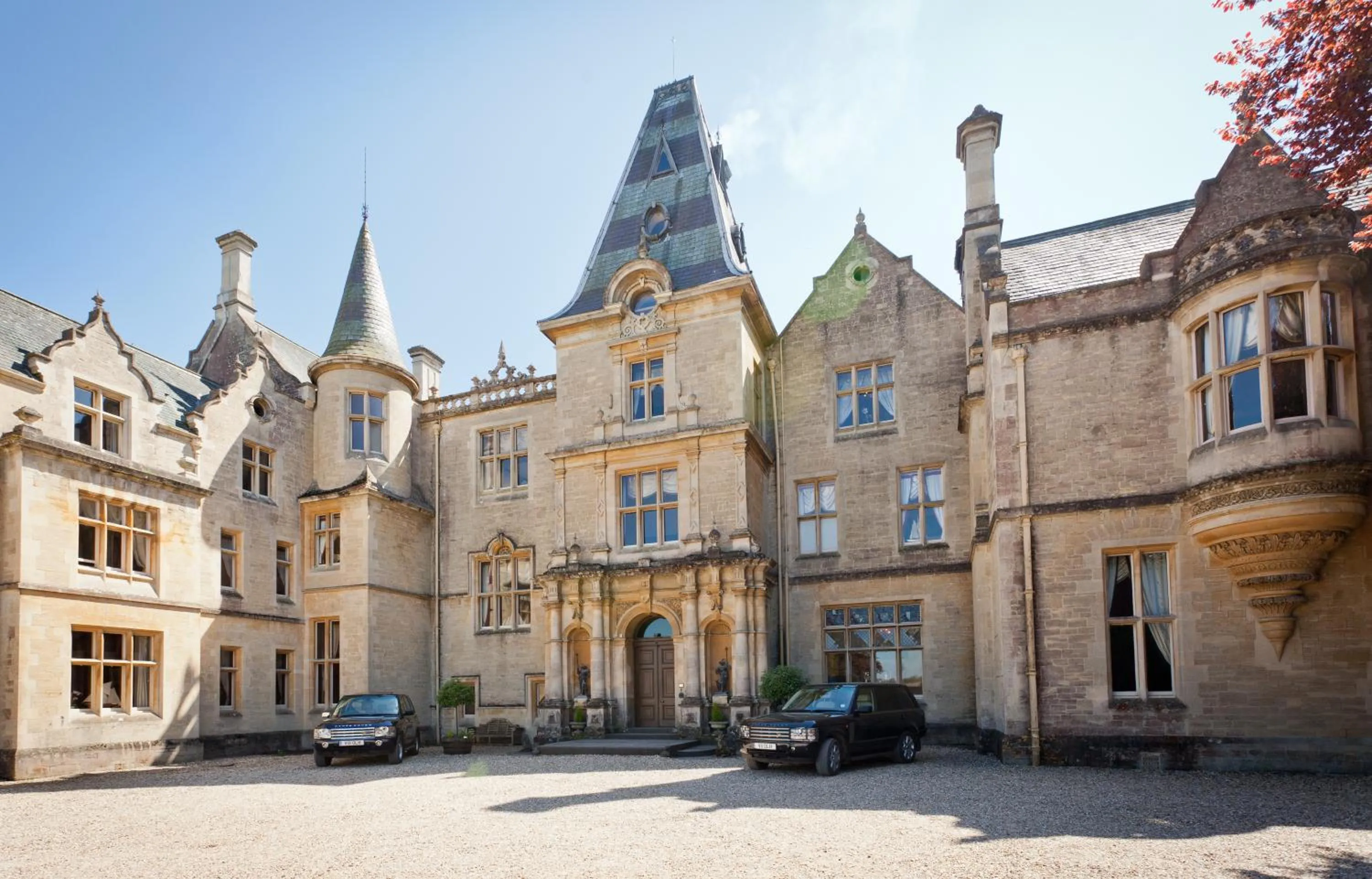 Facade/entrance in Orchardleigh Estate