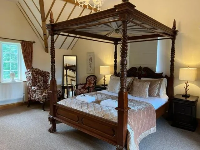 Bed in Orchardleigh Estate