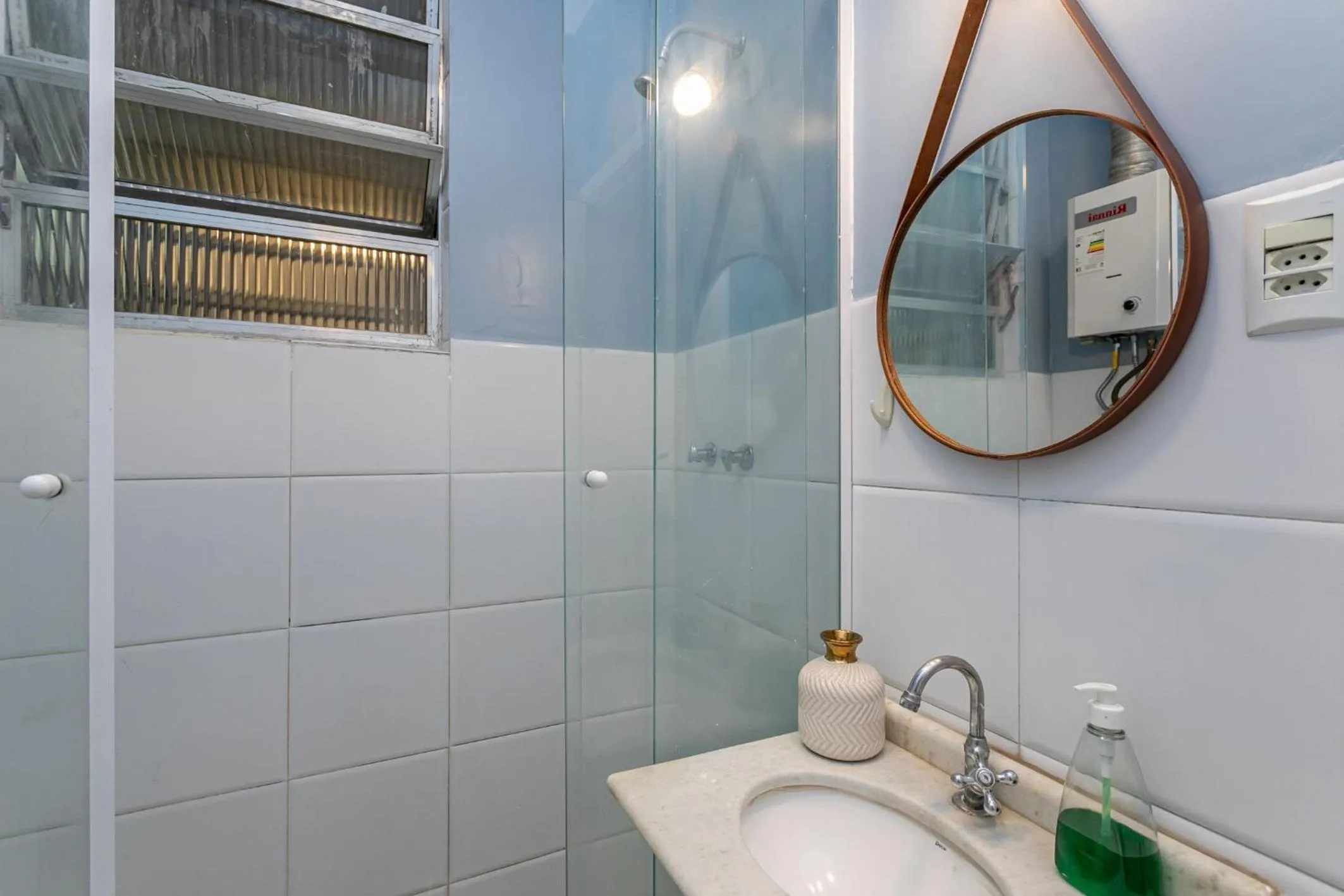 Hot Tub in Must Leblon - pacote: 4 Hóspedes, Praia + 1 Ticket