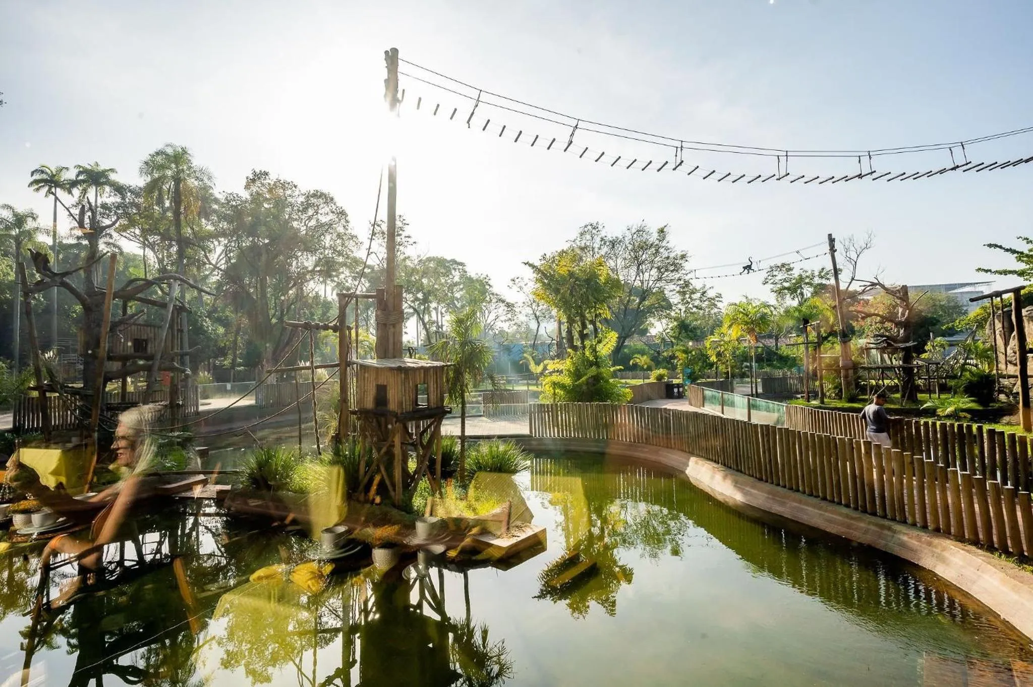 Entertainment in Must Leblon - pacote: 4 Hóspedes, Praia + 1 Ticket