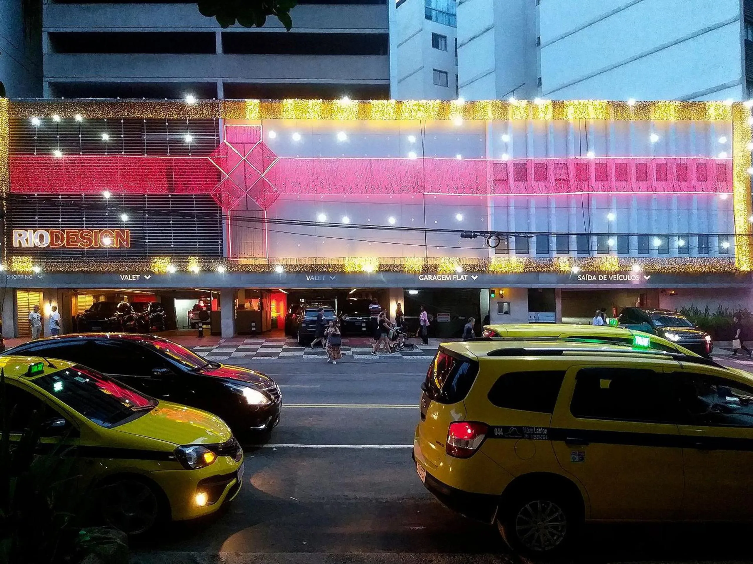 Off site in Must Leblon - pacote: 4 Hóspedes, Praia + 1 Ticket