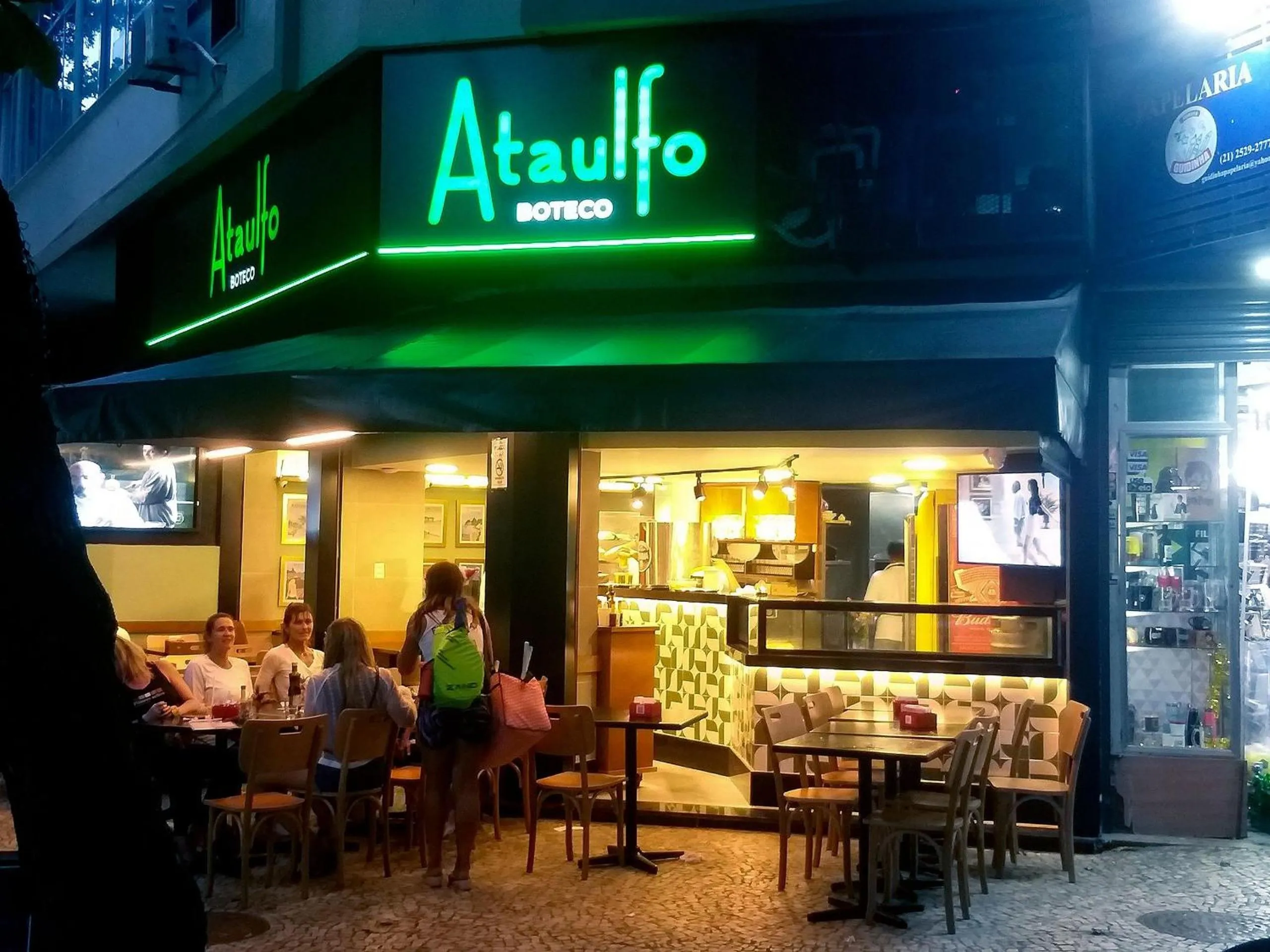 Off site in Must Leblon - pacote: 4 Hóspedes, Praia + 1 Ticket