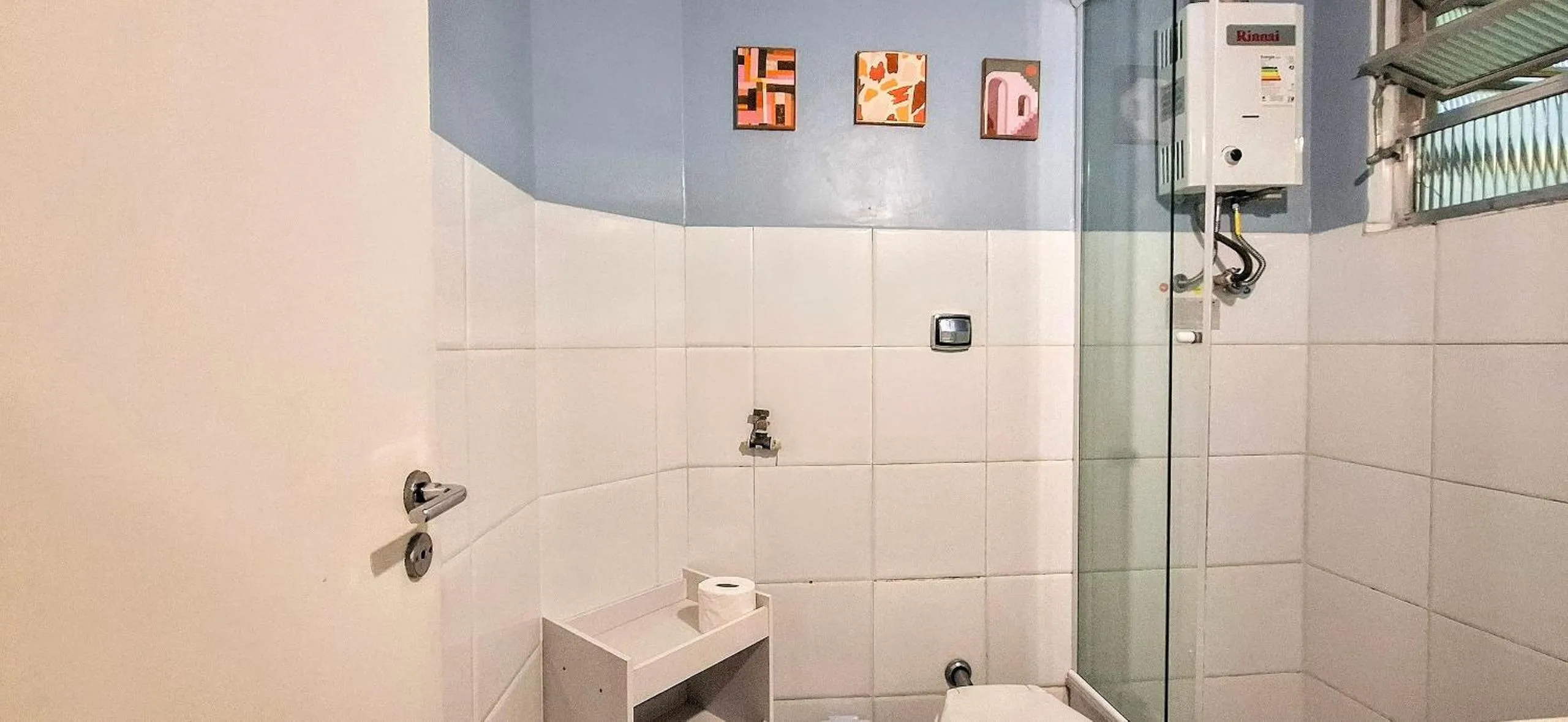 Toilet in Must Leblon - pacote: 4 Hóspedes, Praia + 1 Ticket