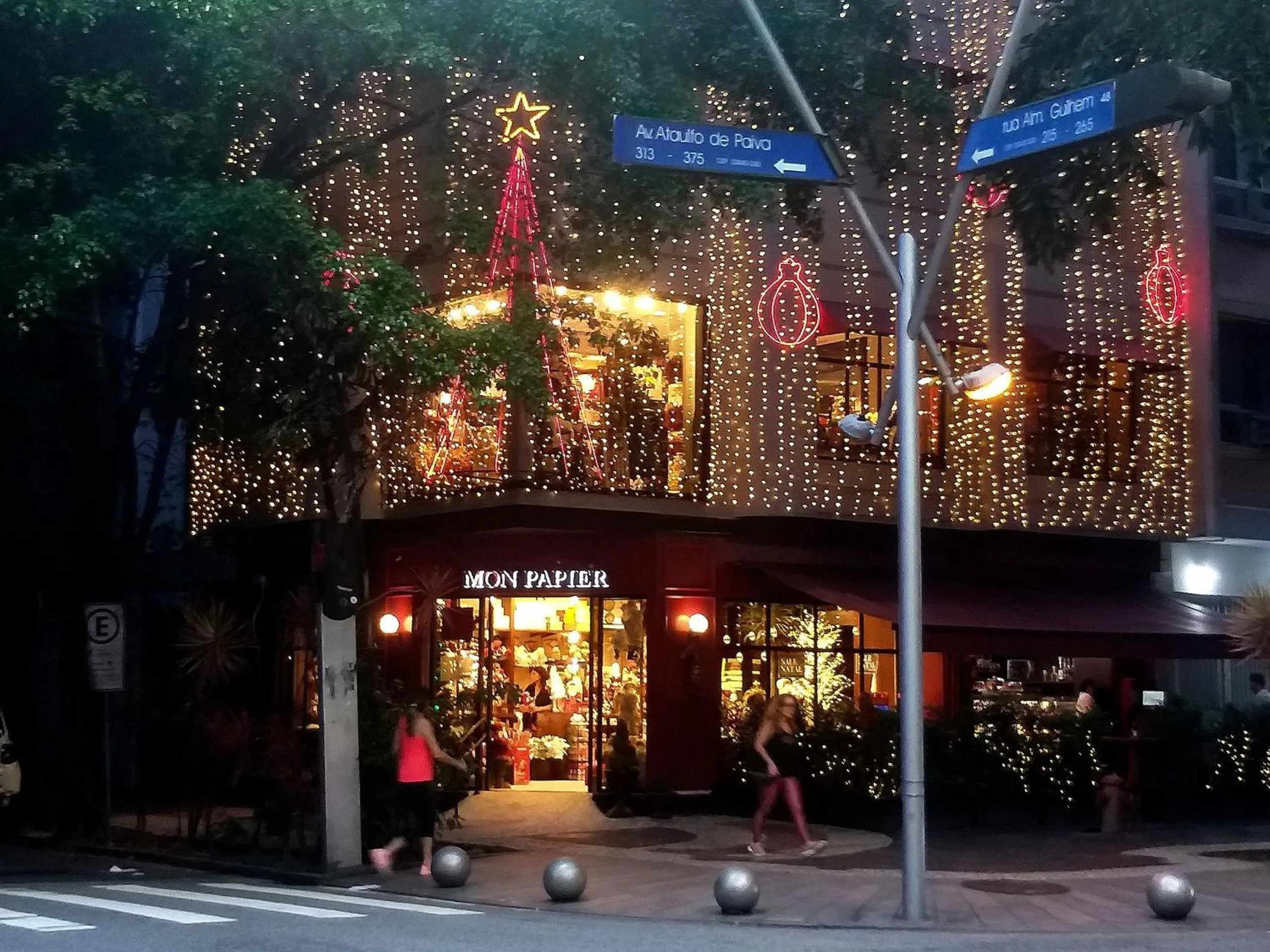 Off site in Must Leblon - pacote: 4 Hóspedes, Praia + 1 Ticket