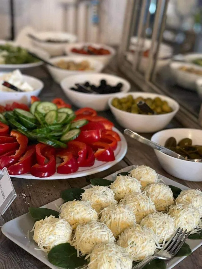 Breakfast in Fregata