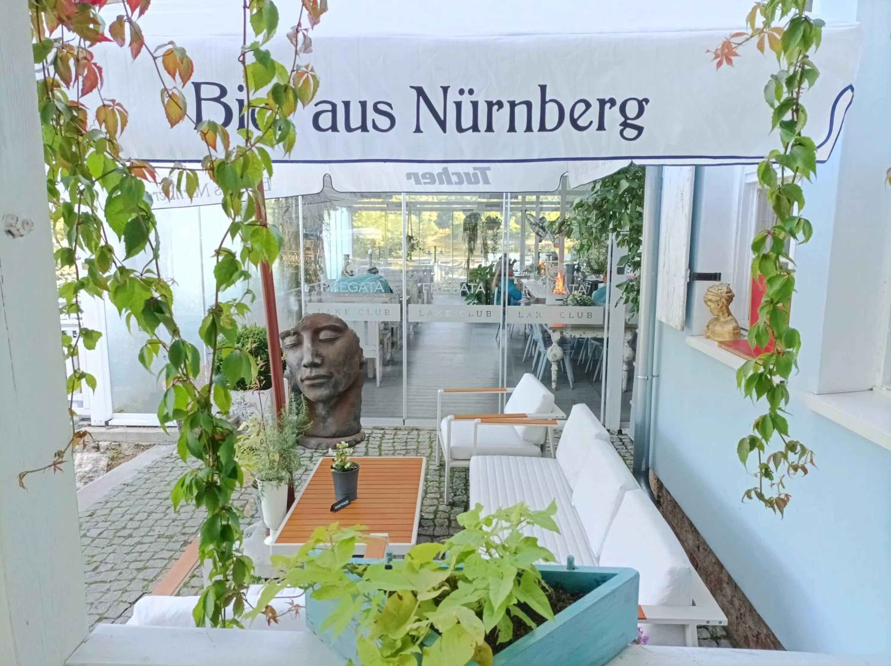 Restaurant/places to eat in Fregata