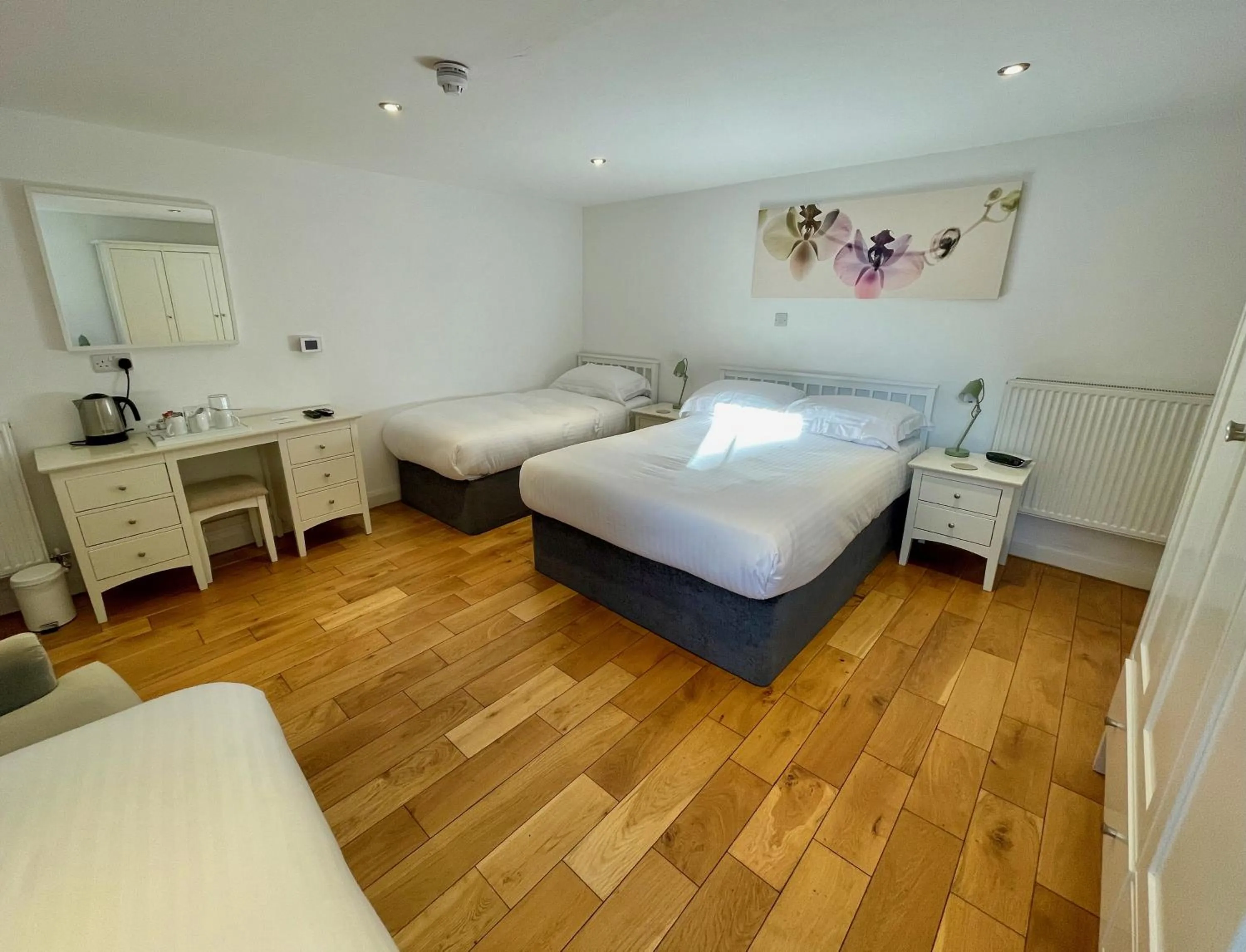 Bed in The Queen's Head Hotel