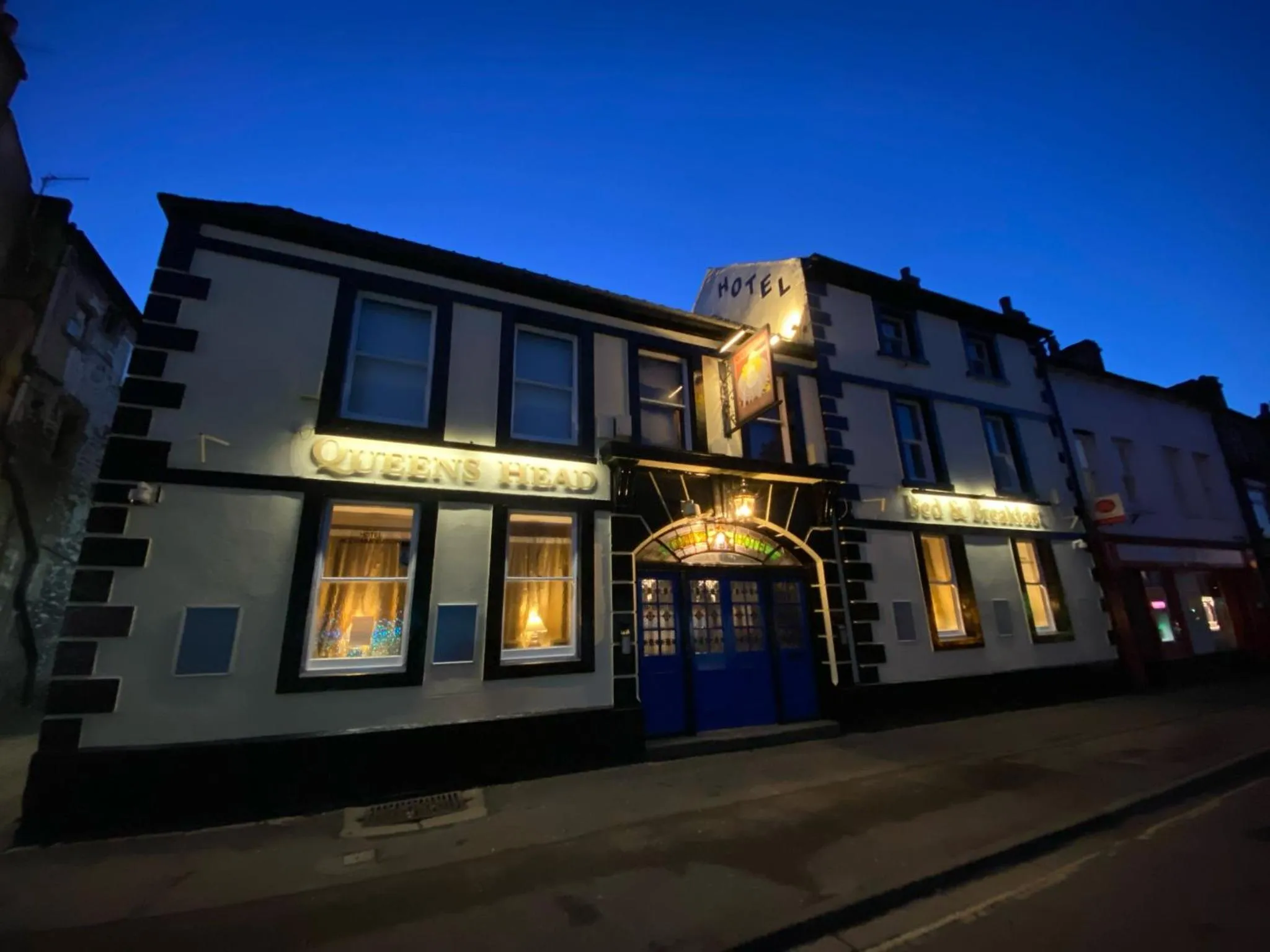 Property building in The Queen's Head Hotel