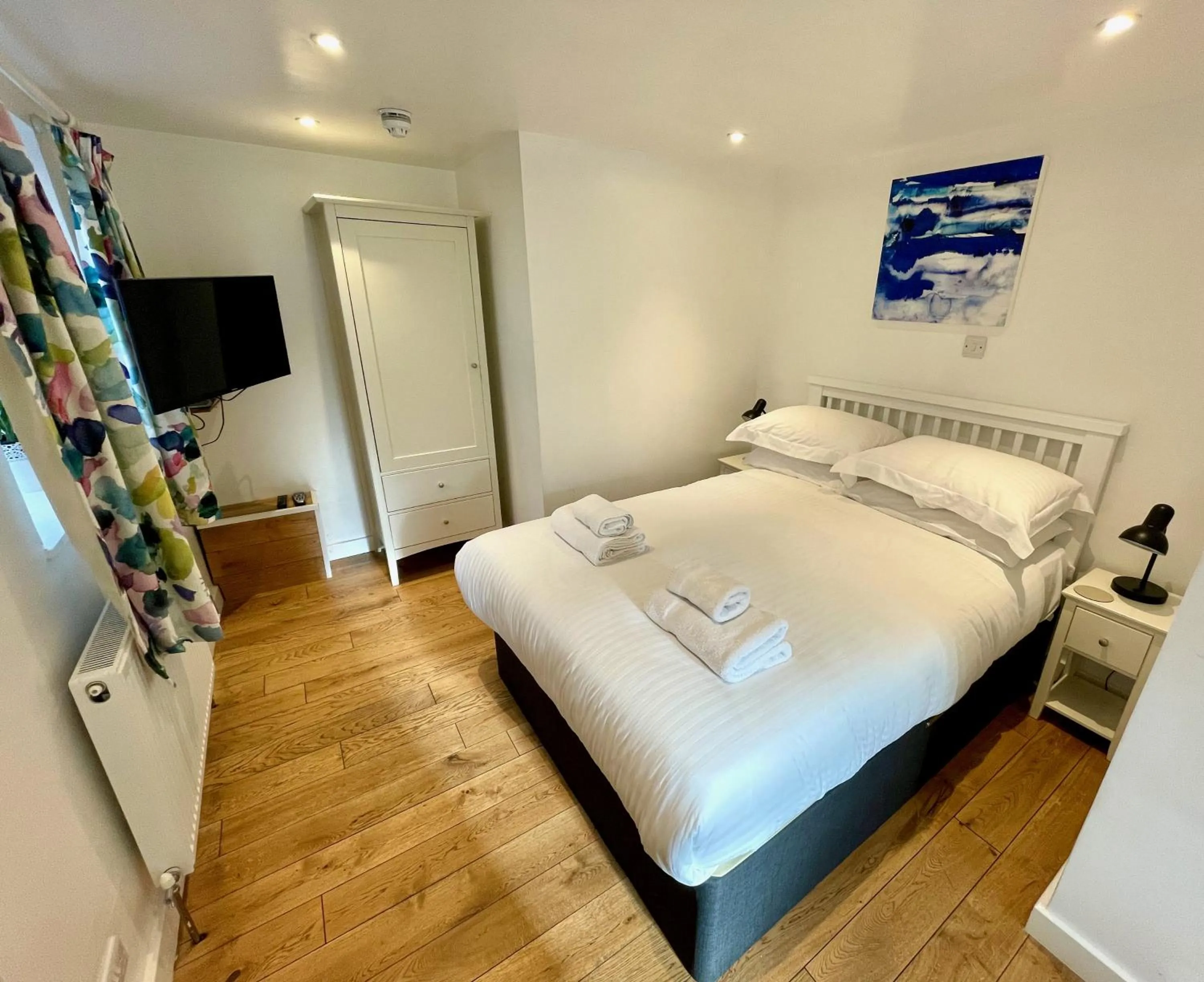 Bed in The Queen's Head Hotel