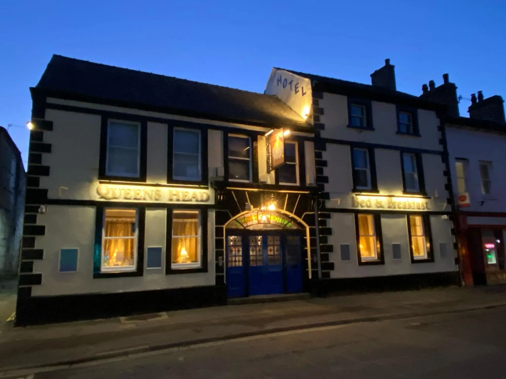 Property building in The Queen's Head Hotel