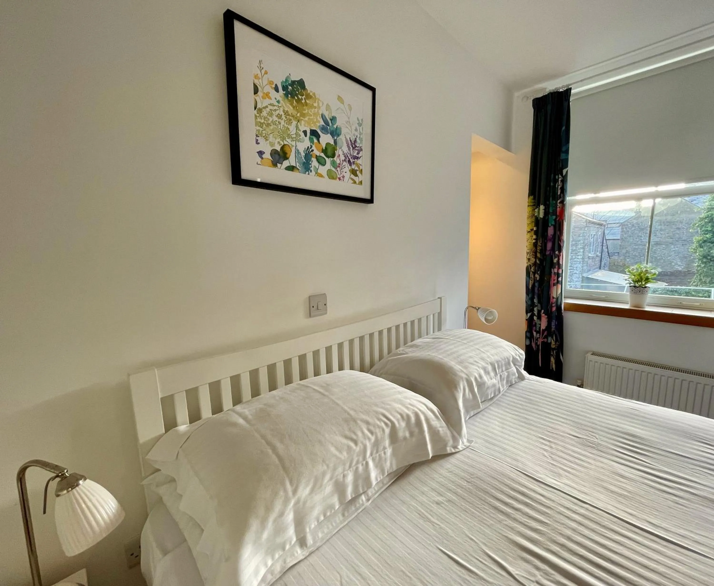 Bed in The Queen's Head Hotel