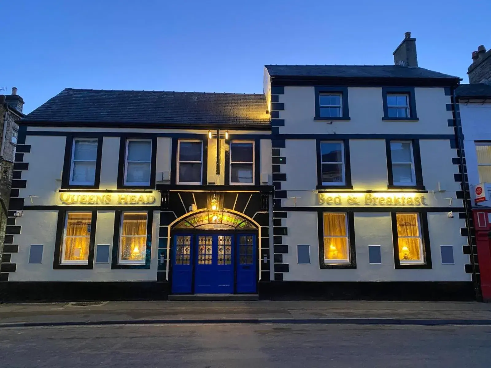 Property building in The Queen's Head Hotel Property building in The Queen's Head Hotel