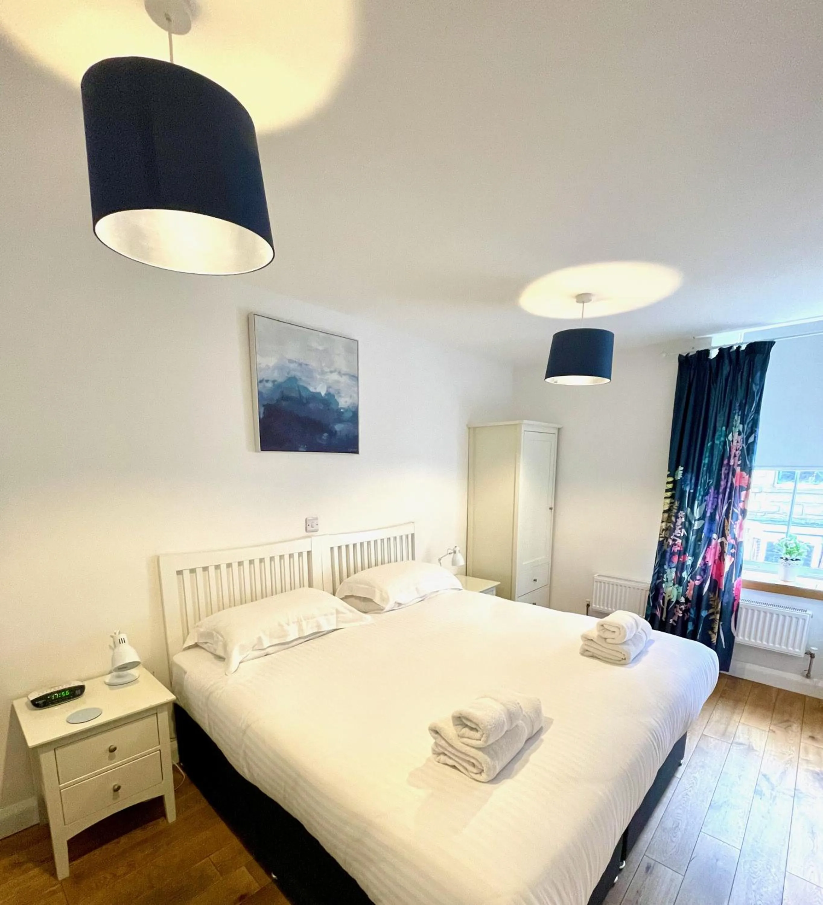 Bed in The Queen's Head Hotel