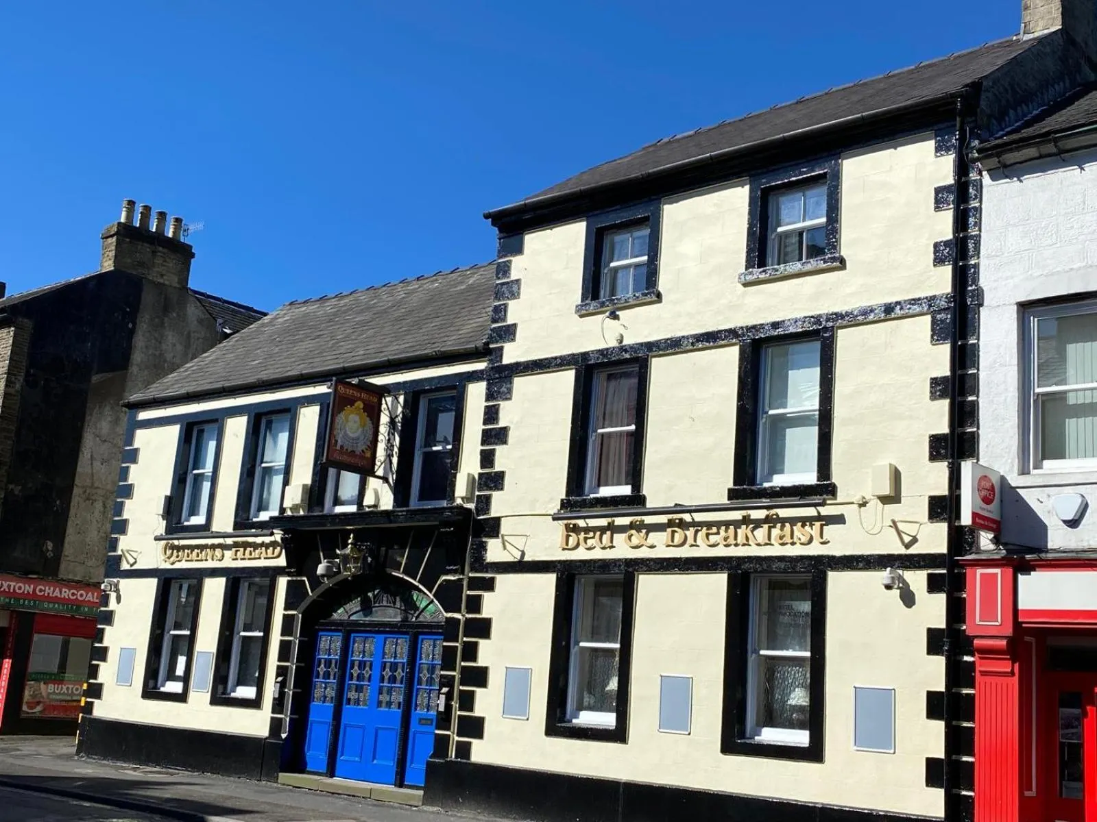 Property building in The Queen's Head Hotel