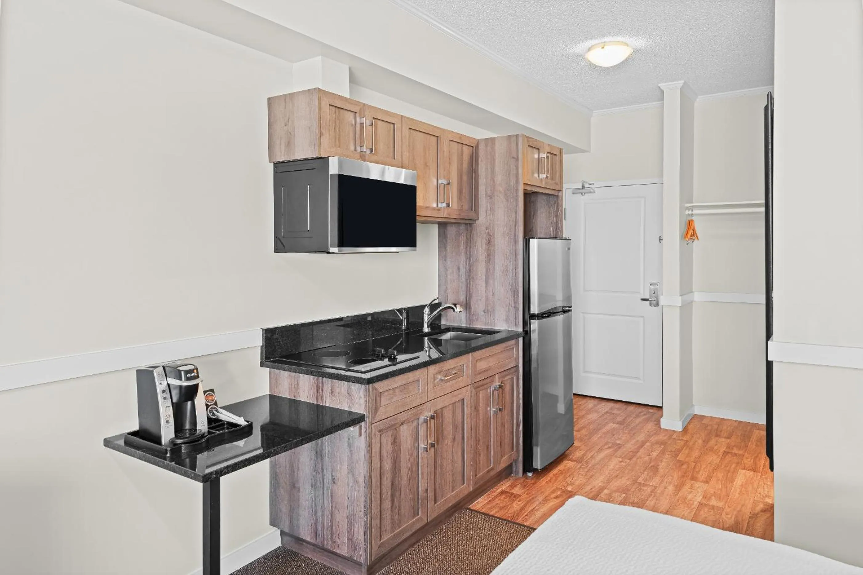 Kitchen or kitchenette in Elk Island Studios - Lamont
