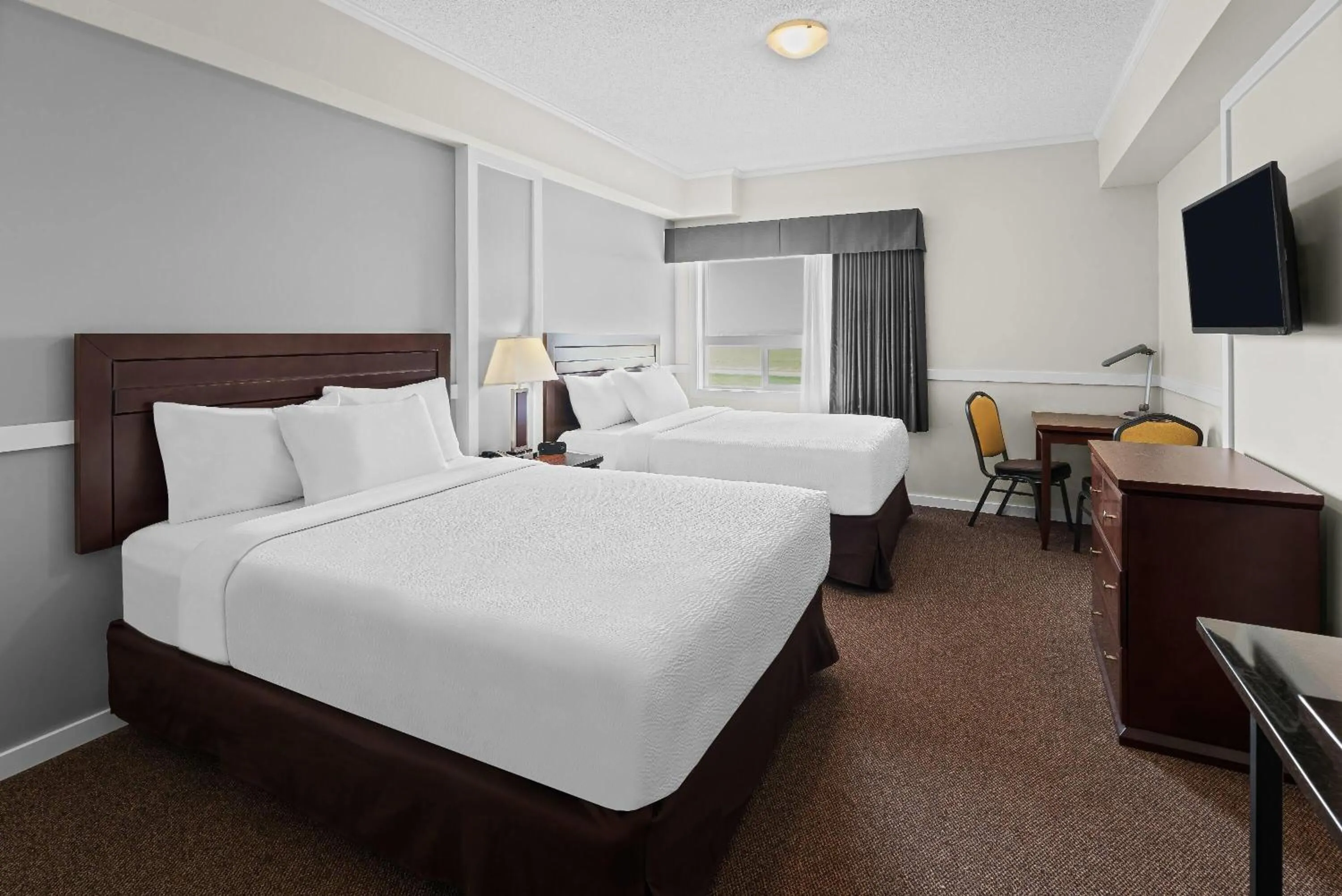 Photo of the whole room, Bed in Days Inn by Wyndham Lamont