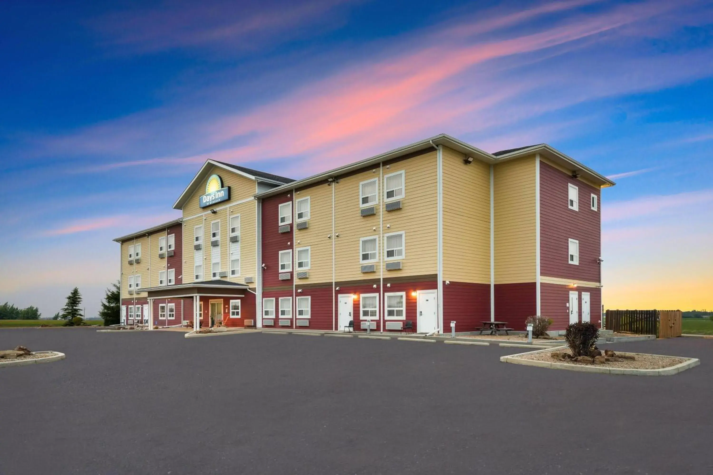 Property building in Days Inn by Wyndham Lamont Property building in Days Inn by Wyndham Lamont