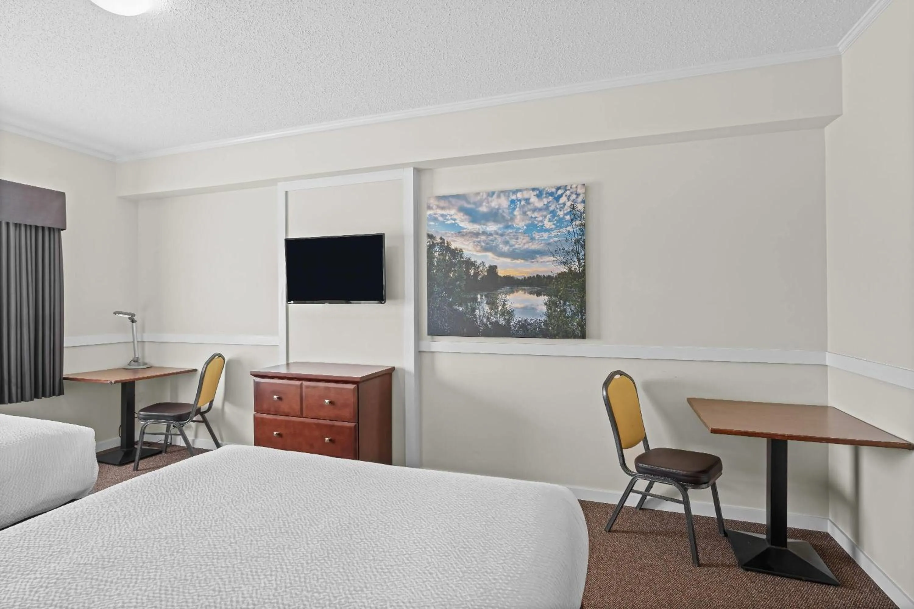 Bed in Days Inn by Wyndham Lamont