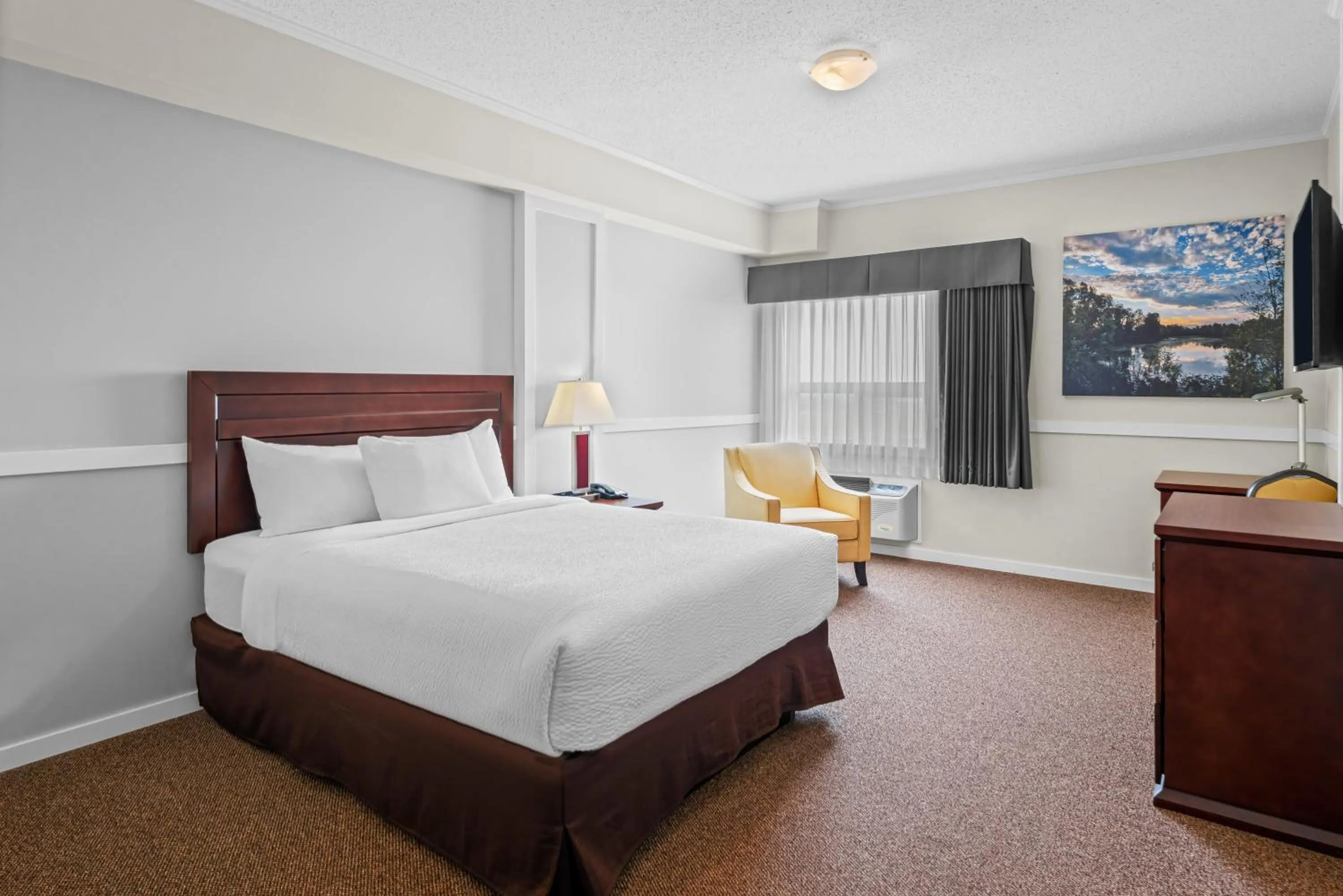 Bed in Days Inn by Wyndham Lamont