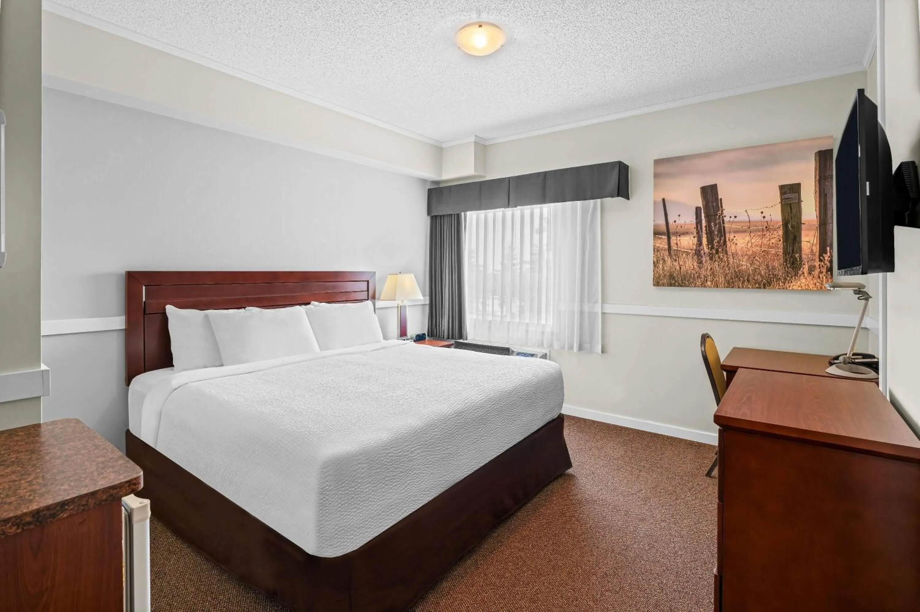 Bed in Days Inn by Wyndham Lamont