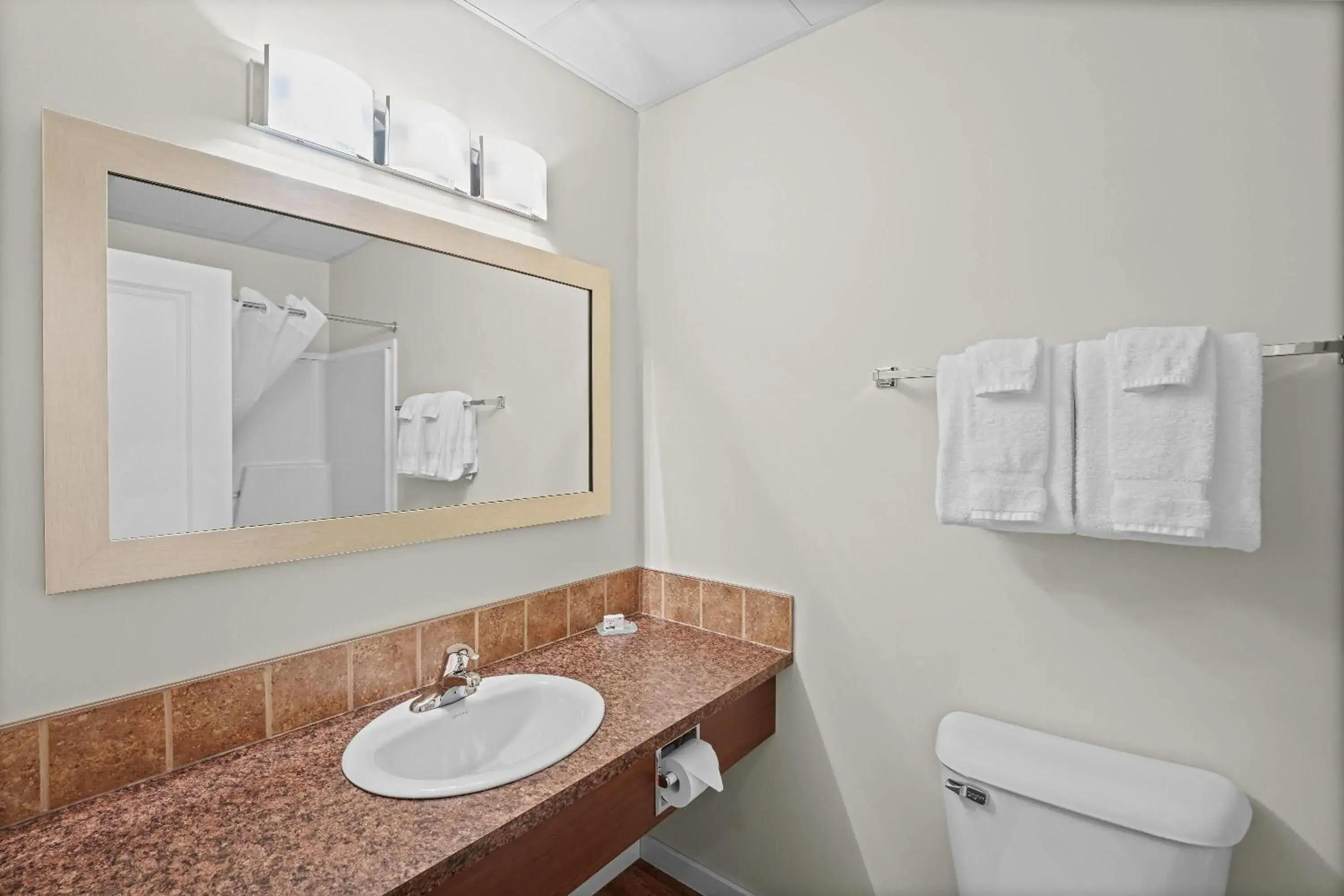 Studio Suite with Two Queen Beds - Non-Smoking in Days Inn by Wyndham Lamont Studio Suite with Two Queen Beds - Non-Smoking in Days Inn by Wyndham Lamont