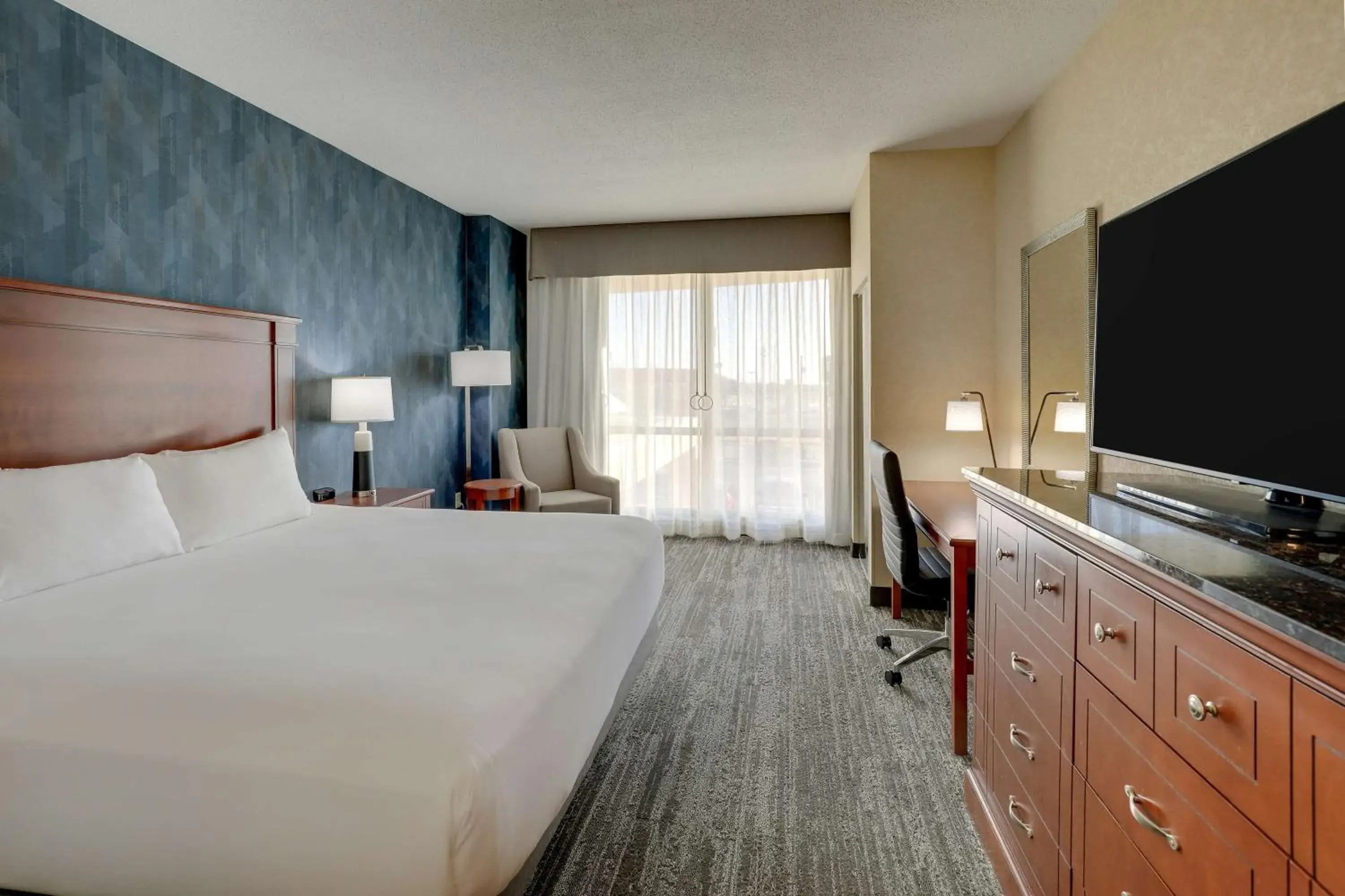 Bedroom, Bed in Drury Plaza Hotel Mt Vernon Bedroom, Bed in Drury Plaza Hotel Mt Vernon