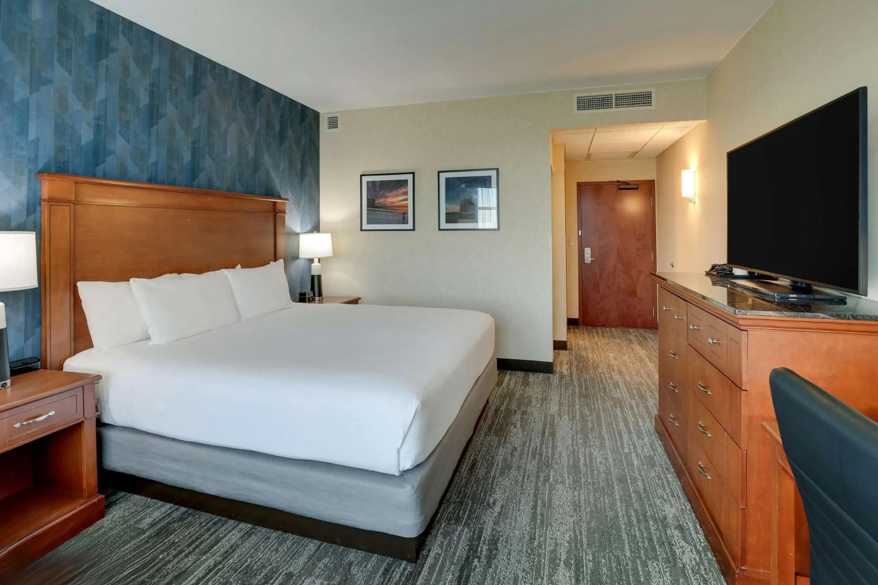 Bedroom, Bed in Drury Plaza Hotel Mt Vernon