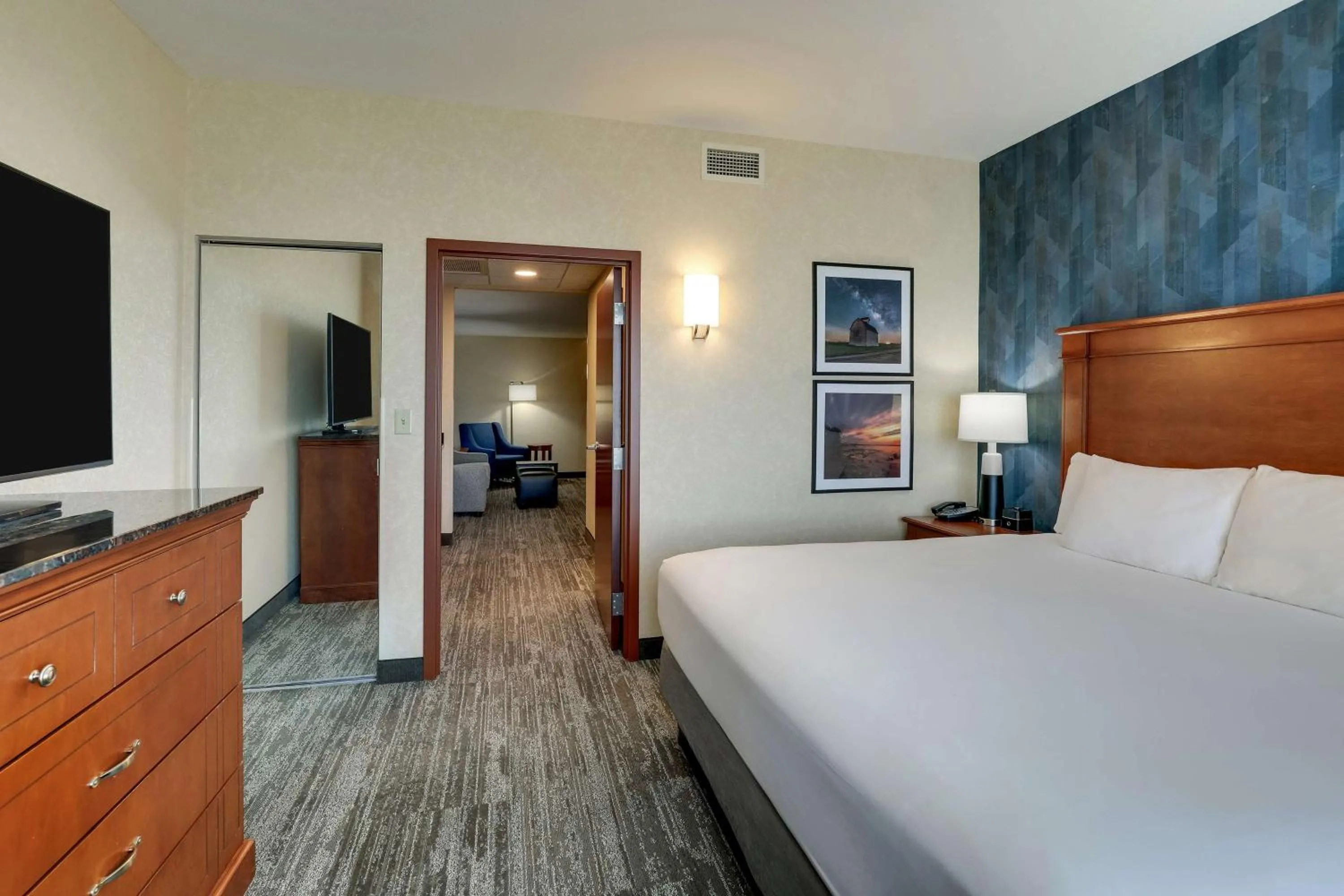 Bedroom, Bed in Drury Plaza Hotel Mt Vernon