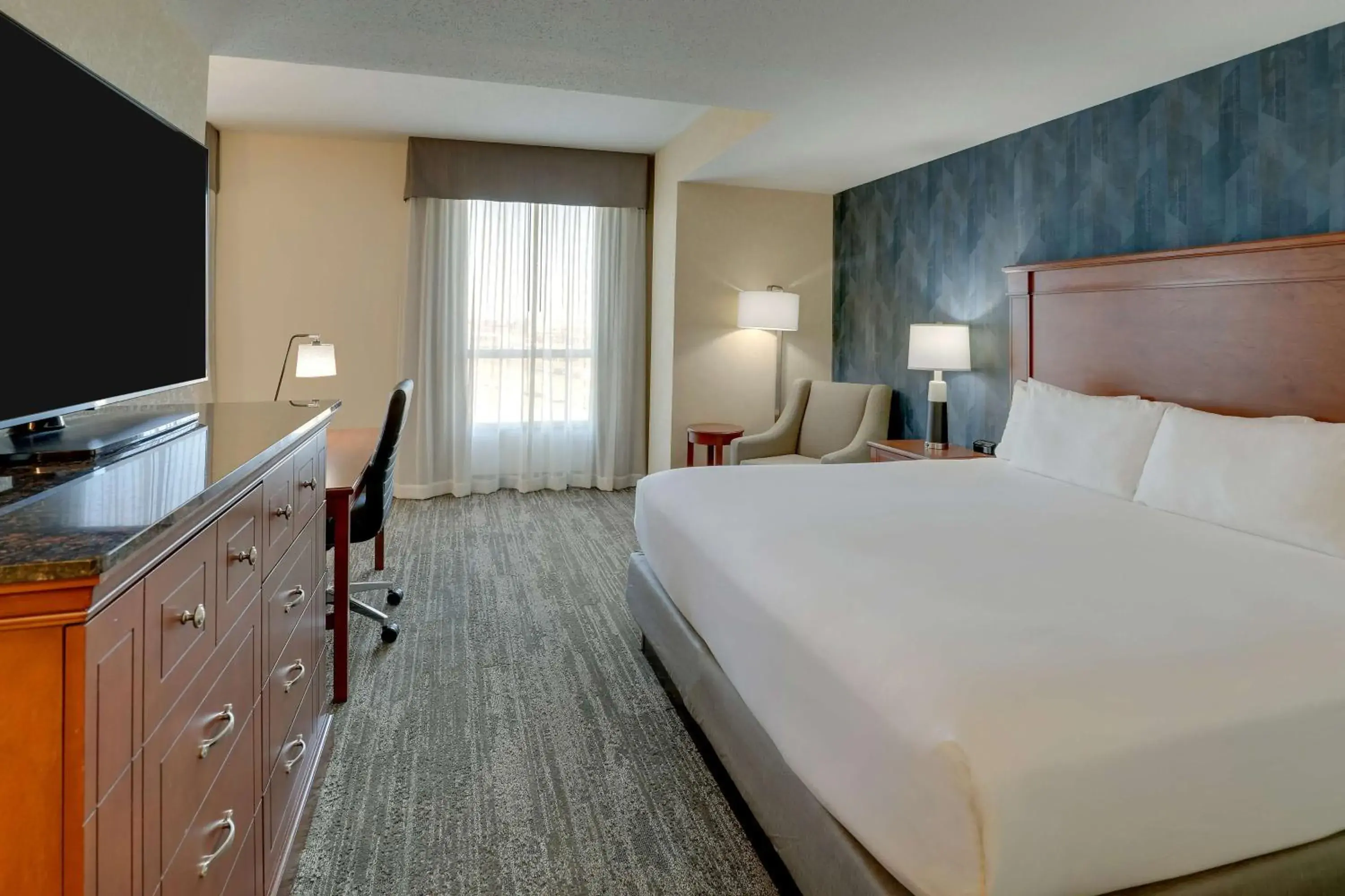 Spacious King Room – High Floor in Drury Plaza Hotel Mt Vernon Spacious King Room – High Floor in Drury Plaza Hotel Mt Vernon