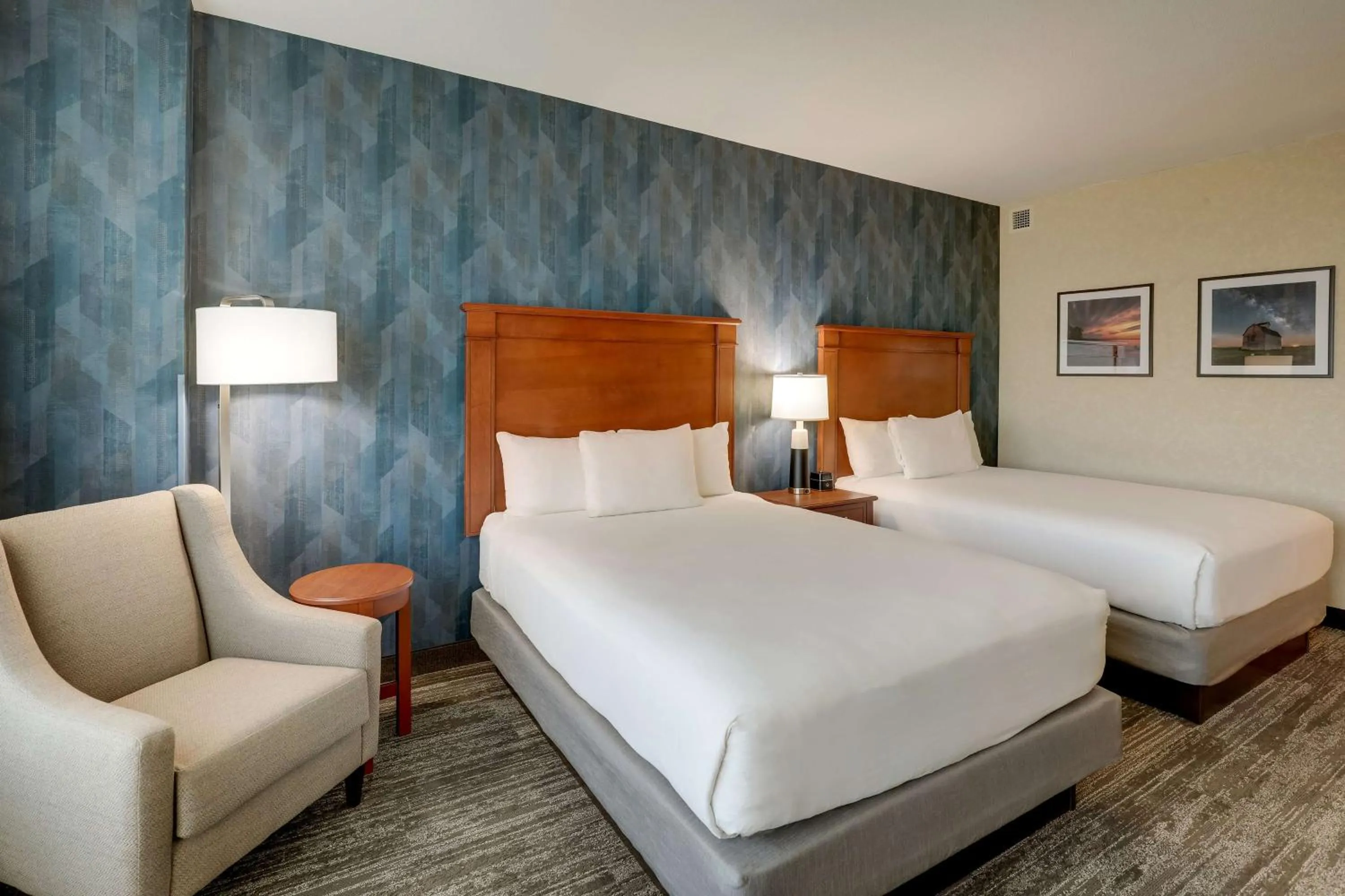 Bedroom, Bed in Drury Plaza Hotel Mt Vernon