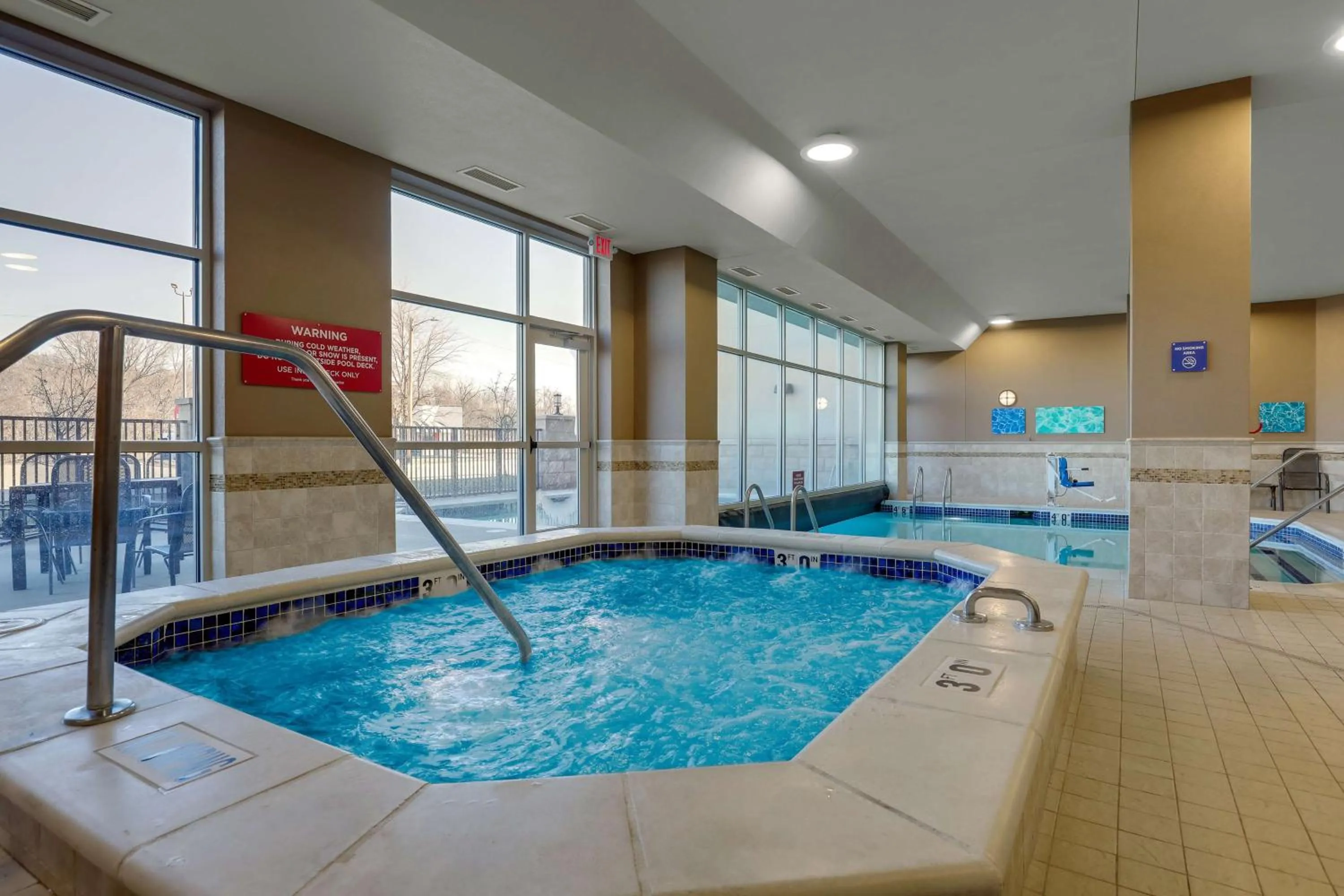 Pool view in Drury Plaza Hotel Mt Vernon