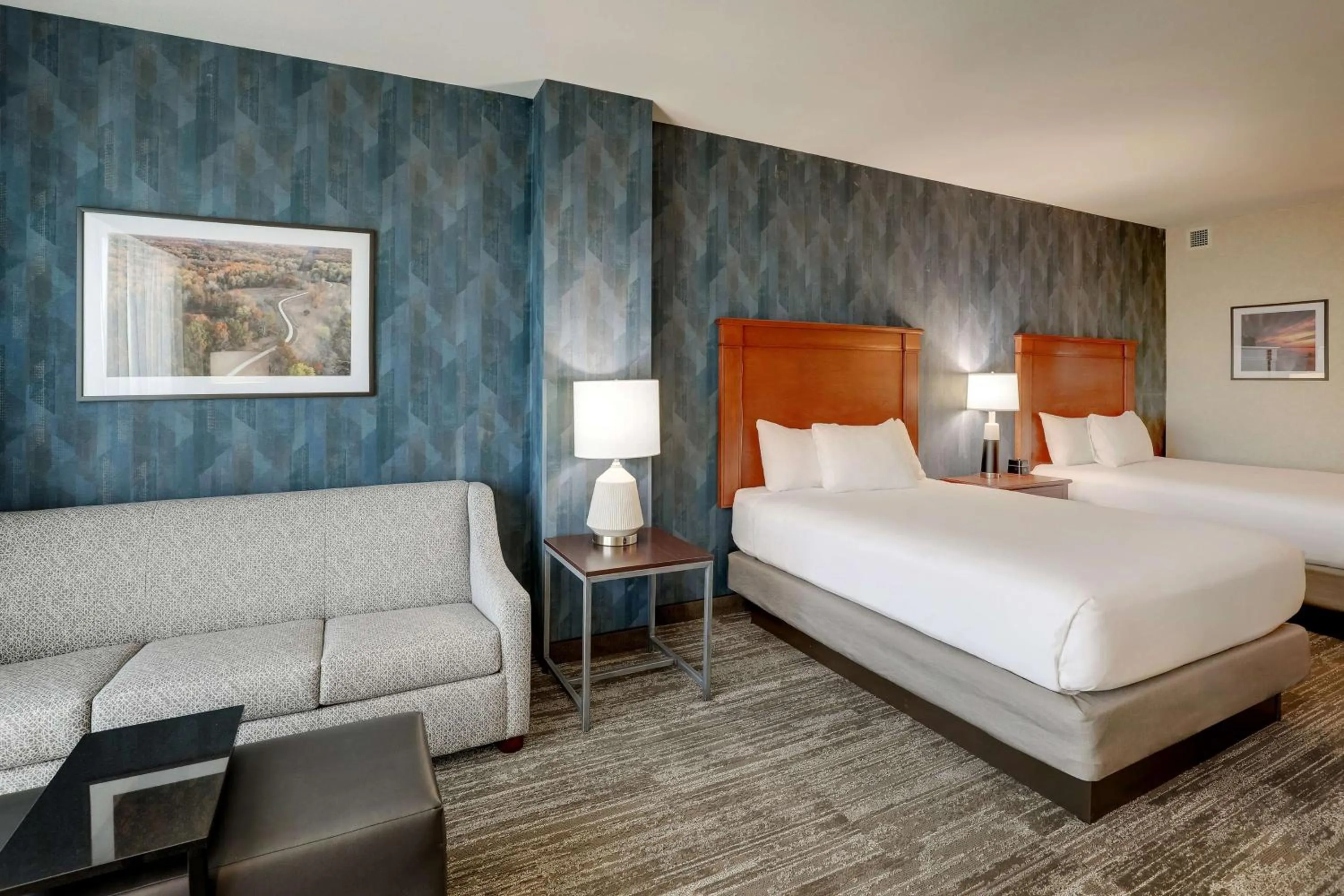 Bedroom, Bed in Drury Plaza Hotel Mt Vernon