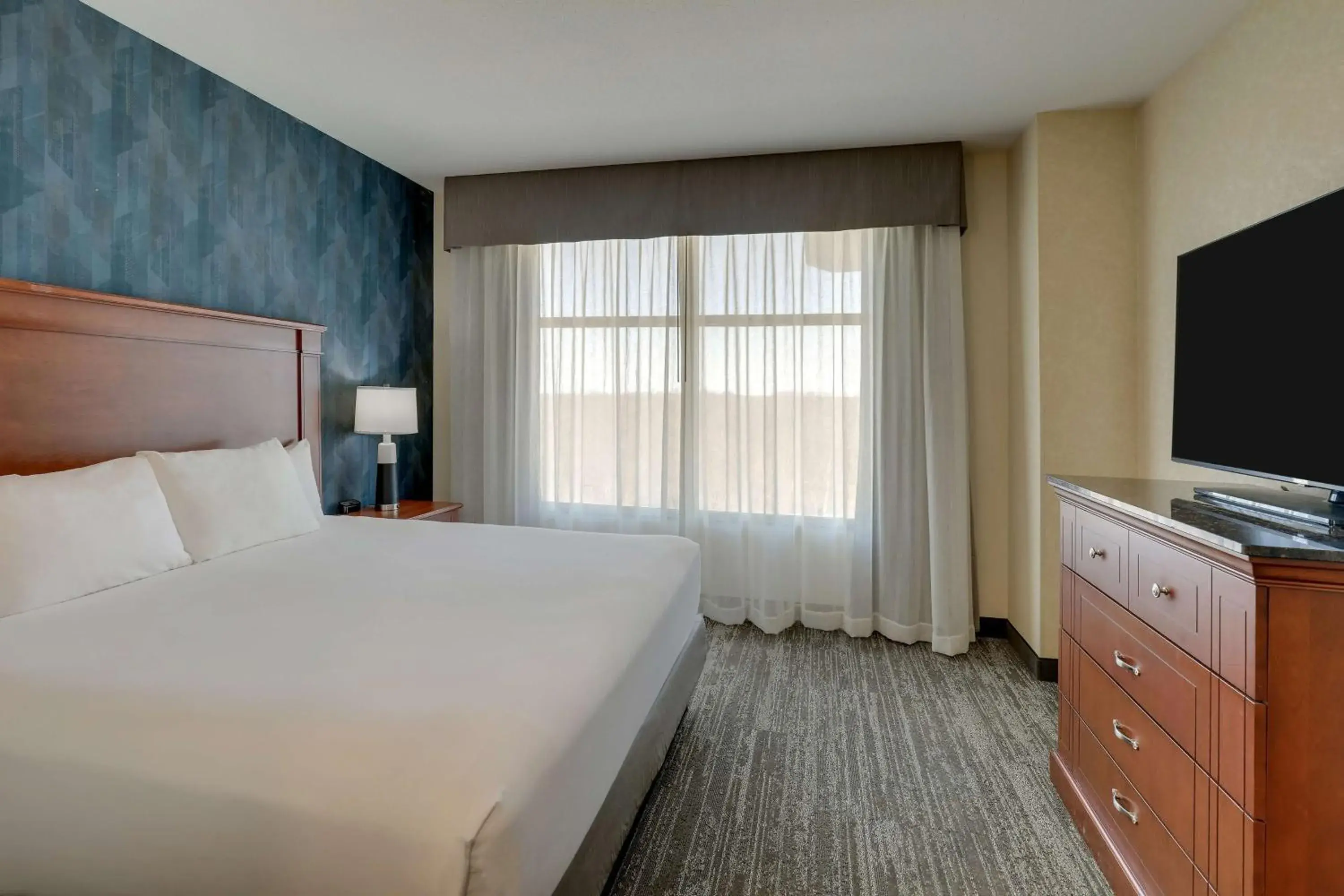 Bedroom, Bed in Drury Plaza Hotel Mt Vernon Bedroom, Bed in Drury Plaza Hotel Mt Vernon