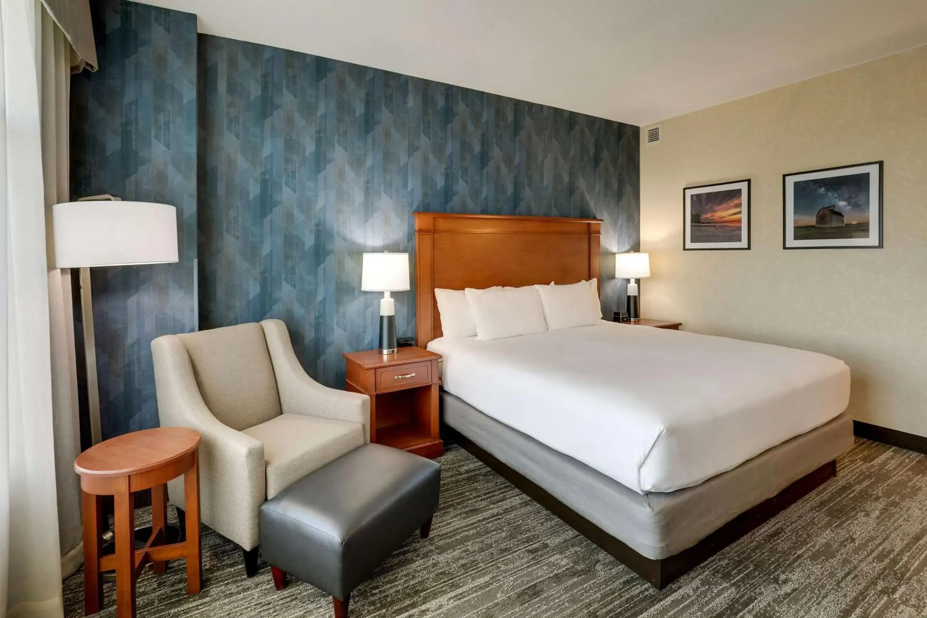 Deluxe King Room - High Floor in Drury Plaza Hotel Mt Vernon Deluxe King Room - High Floor in Drury Plaza Hotel Mt Vernon