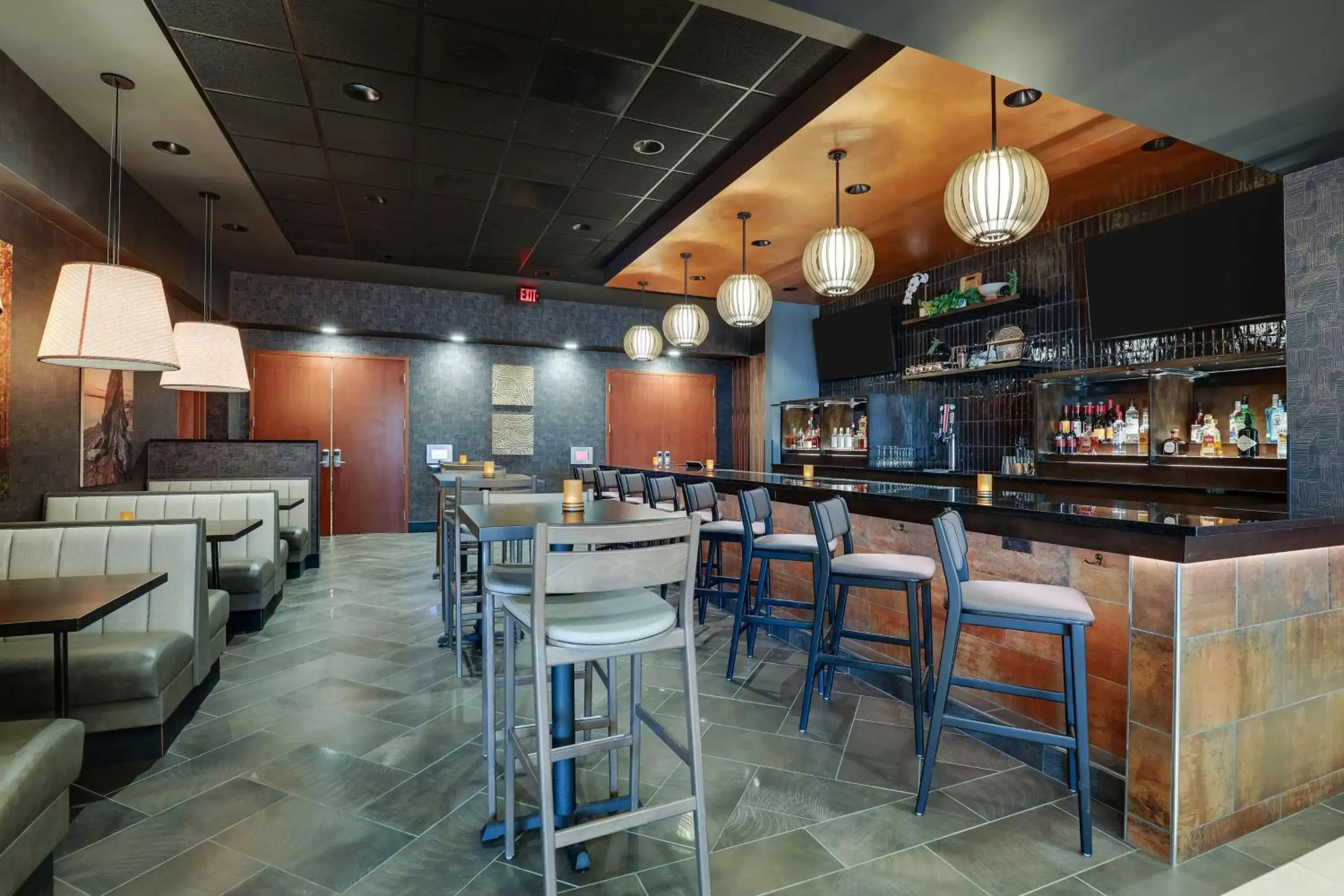 Lounge or bar in Drury Plaza Hotel Mt Vernon Lounge or bar in Drury Plaza Hotel Mt Vernon