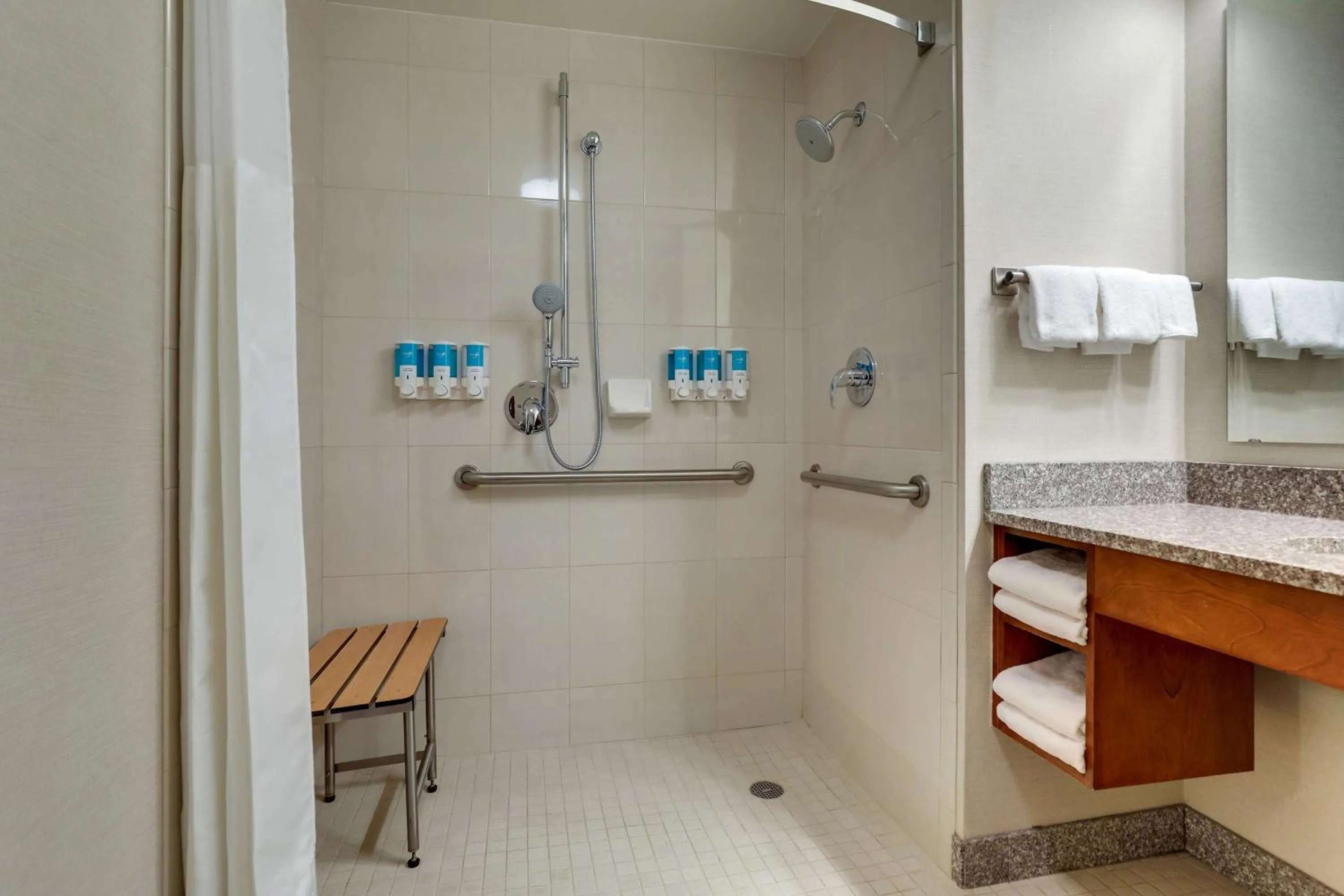 Bathroom in Drury Plaza Hotel Mt Vernon