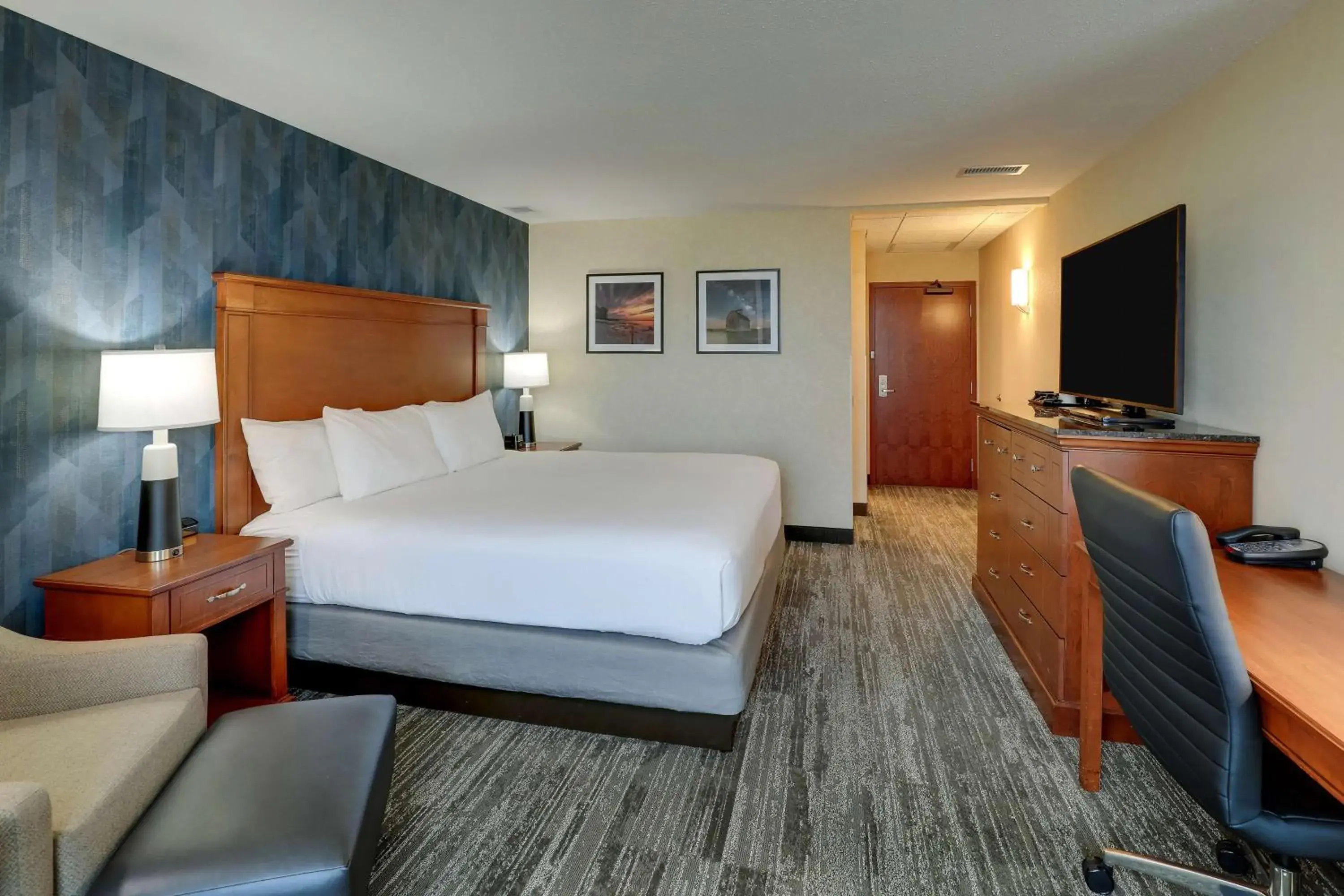 Oversize Deluxe King Room - Hearing Accessible in Drury Plaza Hotel Mt Vernon Oversize Deluxe King Room - Hearing Accessible in Drury Plaza Hotel Mt Vernon