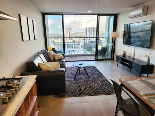 Downtown Apartment with Balcony City View, Gym & Lounge Downtown Apartment with Balcony City View, Gym & Lounge