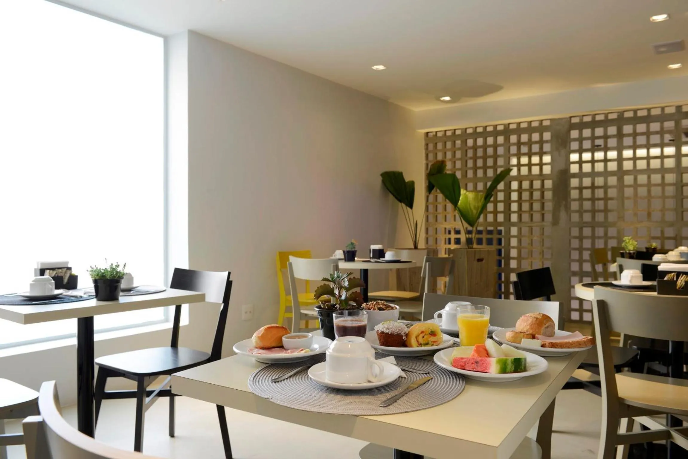 Restaurant/places to eat in Bê Hotel