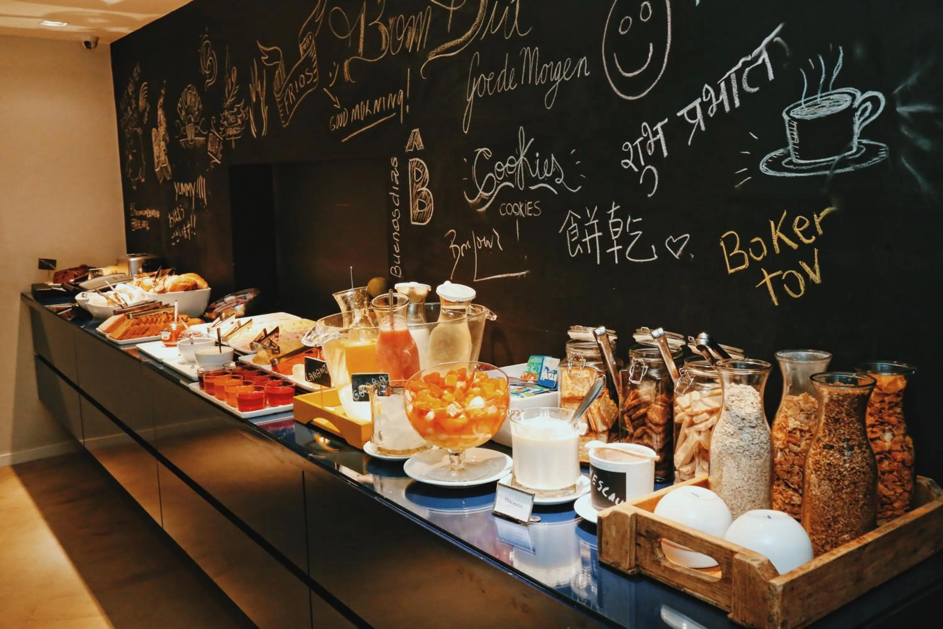 Buffet breakfast in Bê Hotel