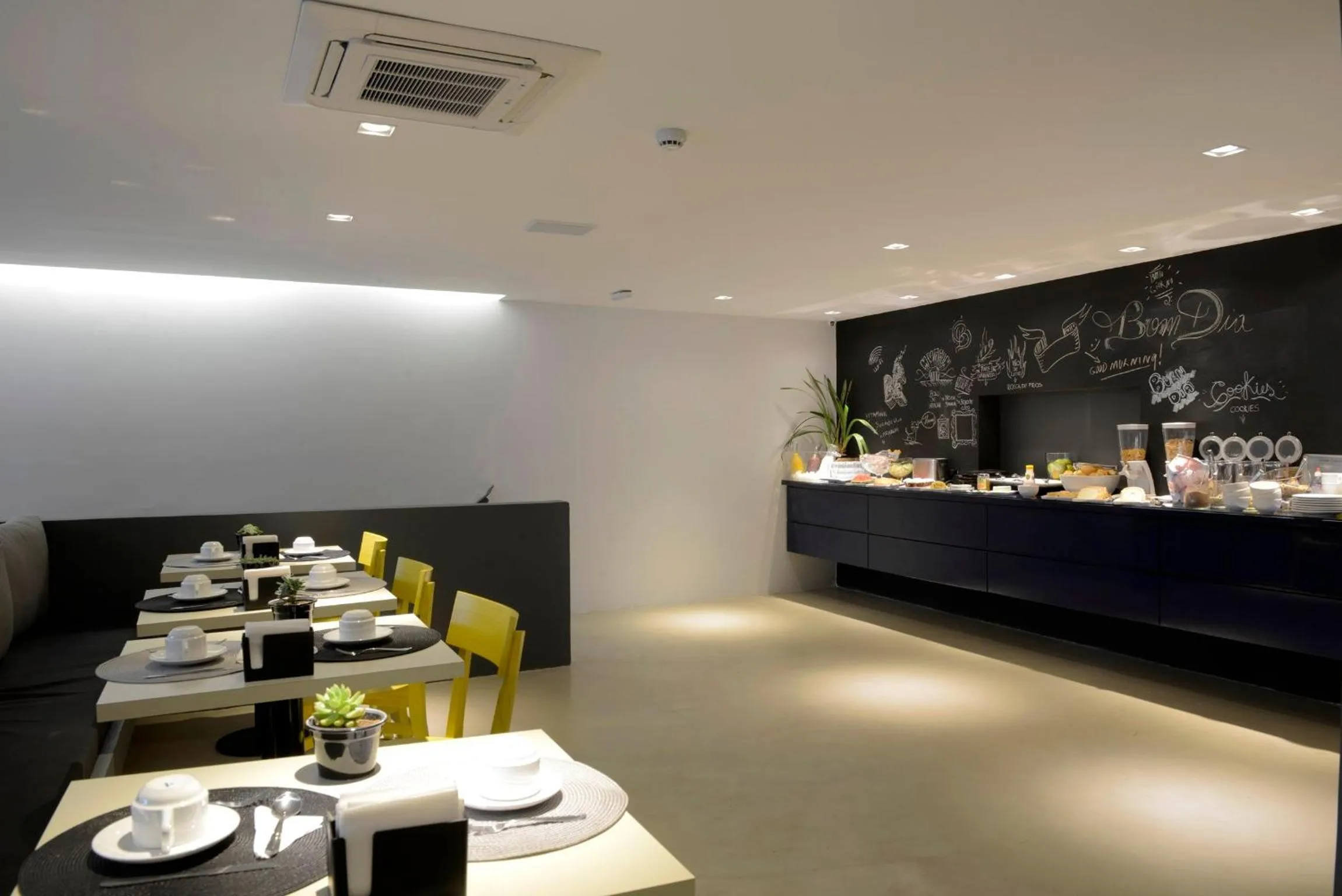 Restaurant/places to eat in Bê Hotel