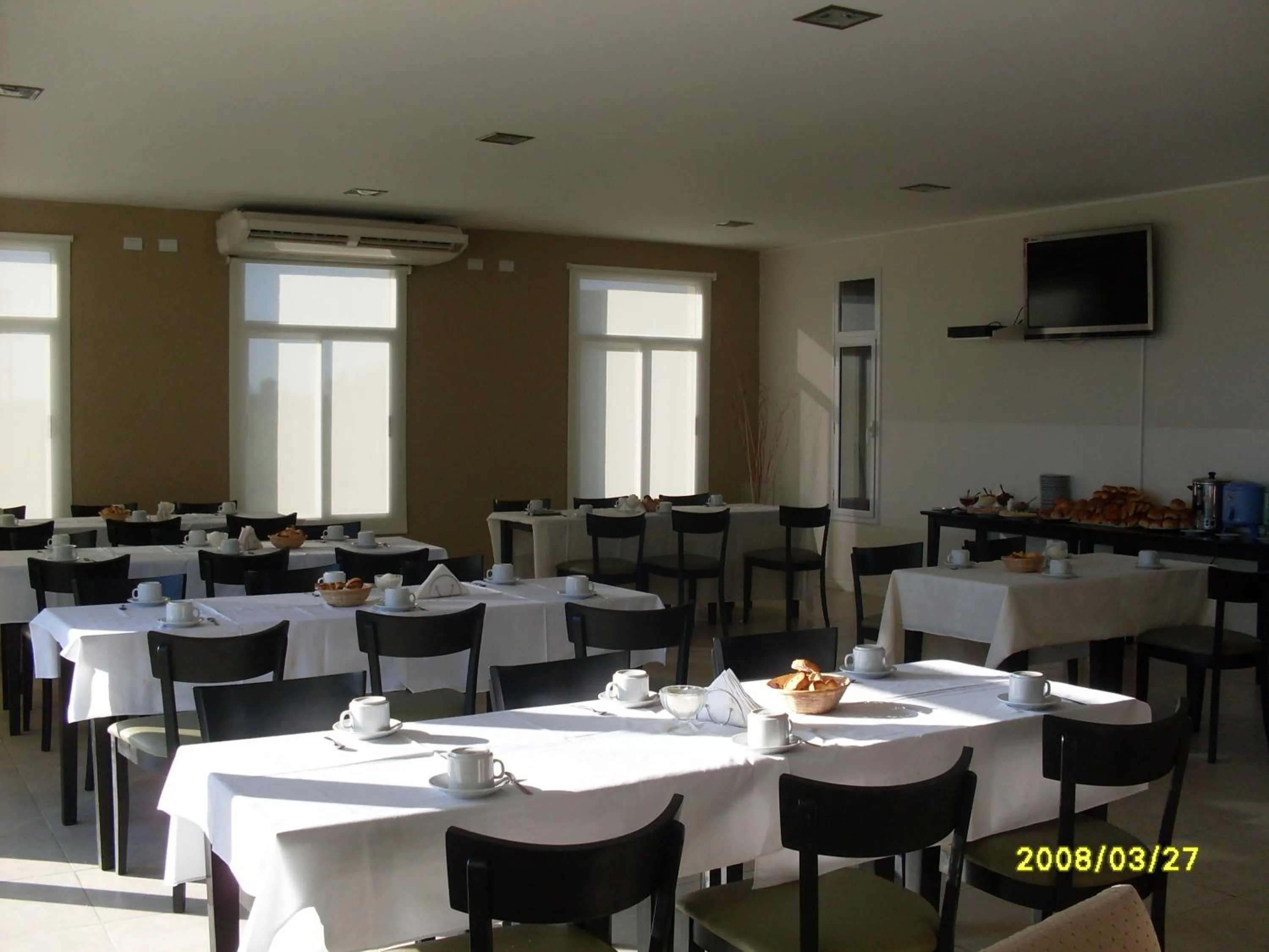 Restaurant/places to eat in LS Hotel
