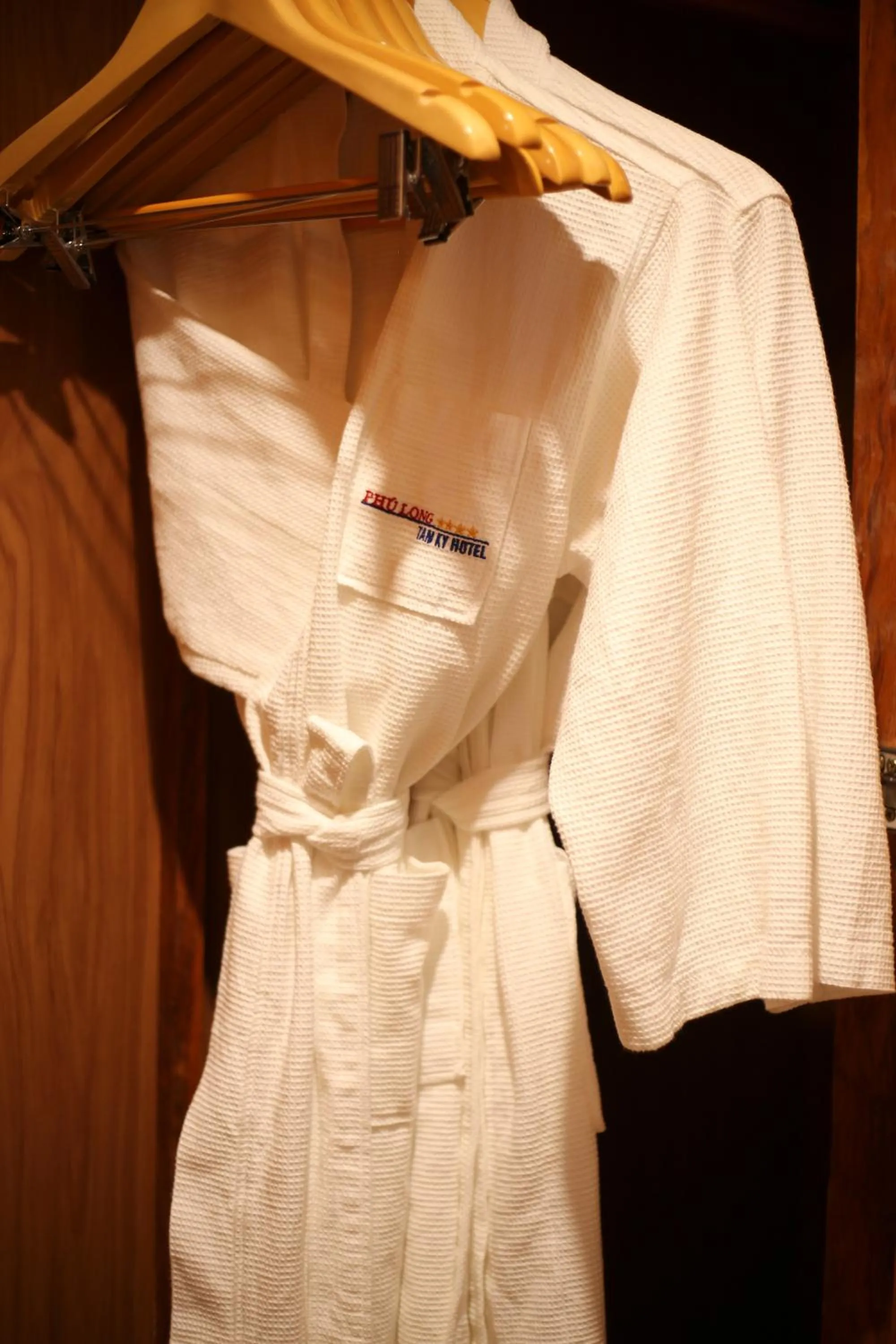 wardrobe in Phú Long Tam Kỳ Hotel & Restaurant