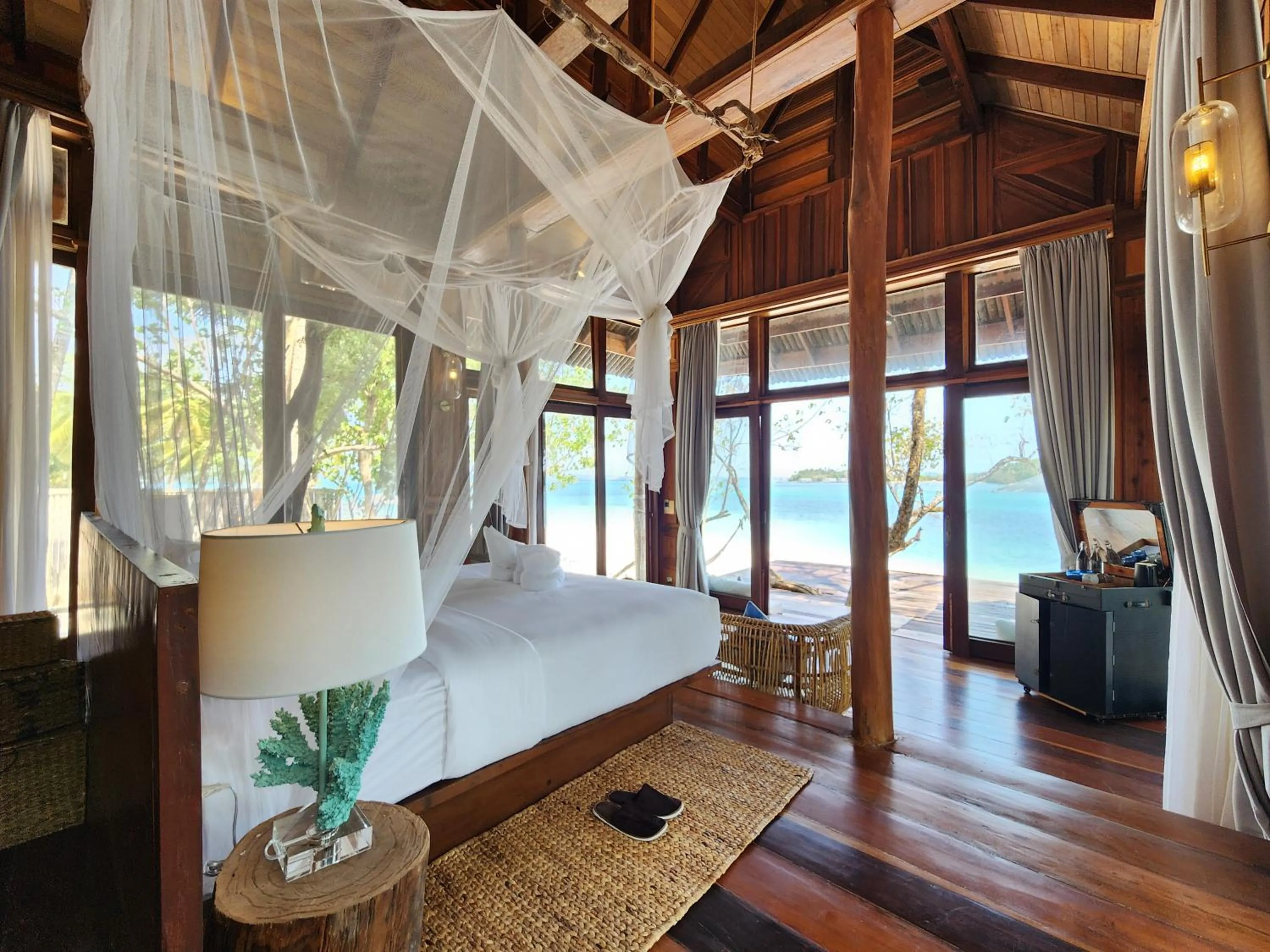 Photo of the whole room in Full Moon Private Island